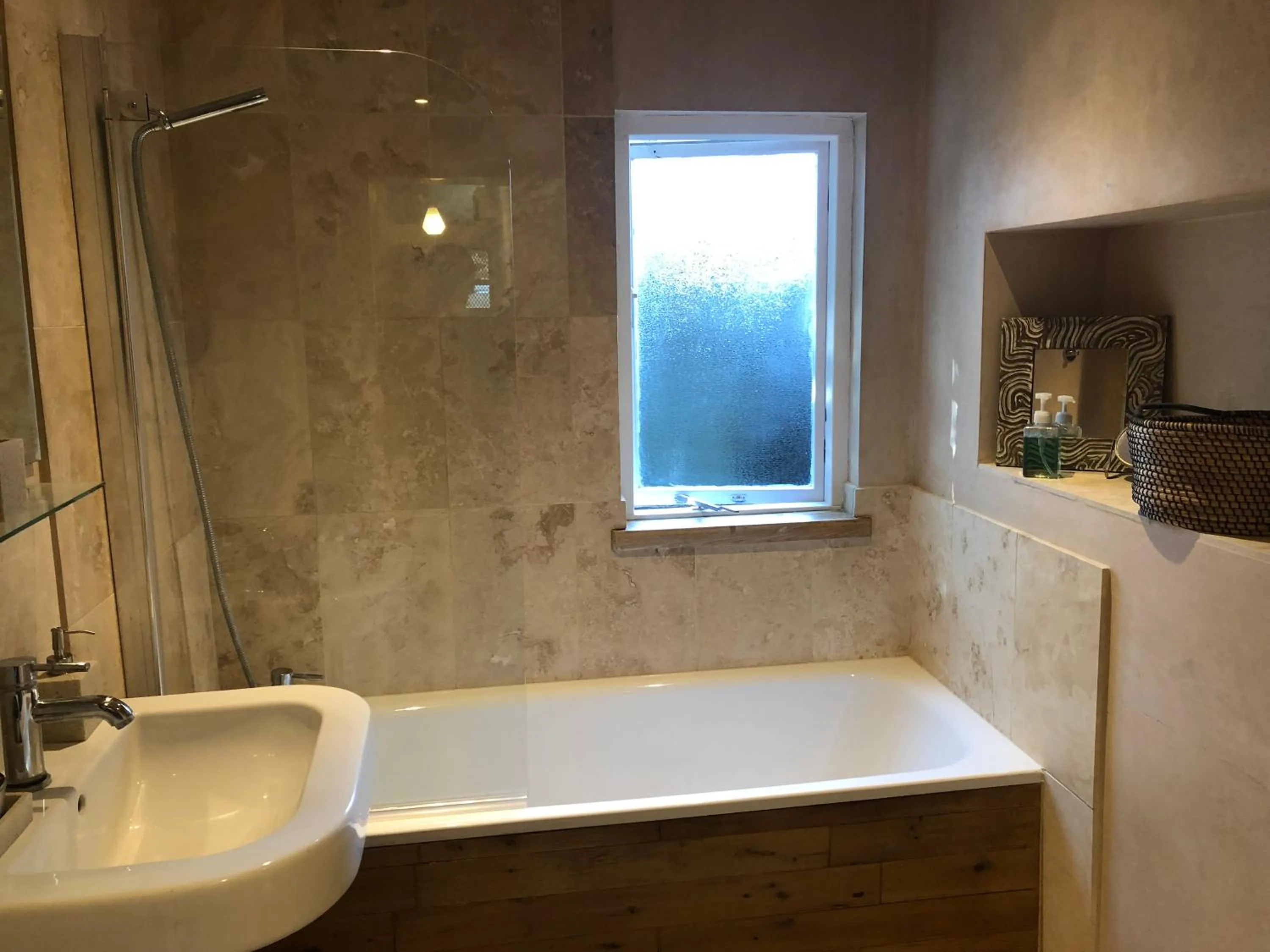 Artistic spacious flat in central Brixton