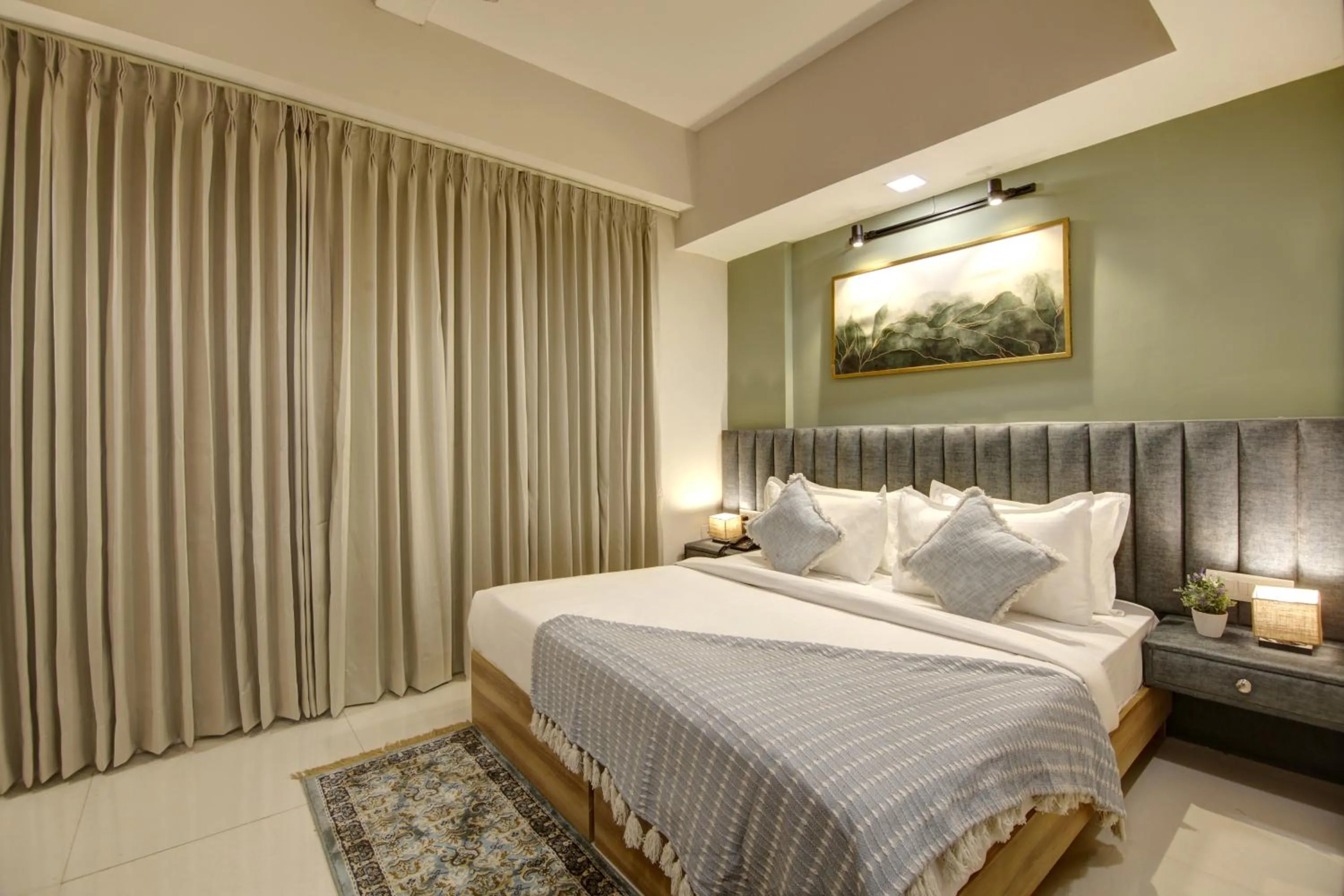 Bedroom, Bed in Saltstayz Premier - Golf Course Extension Road