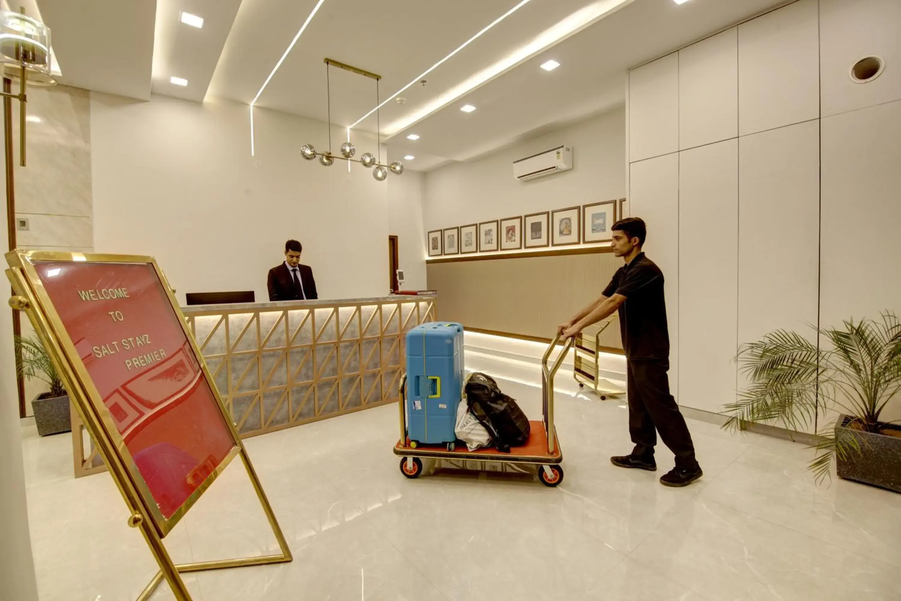 People in Saltstayz Premier - Golf Course Extension Road People in Saltstayz Premier - Golf Course Extension Road