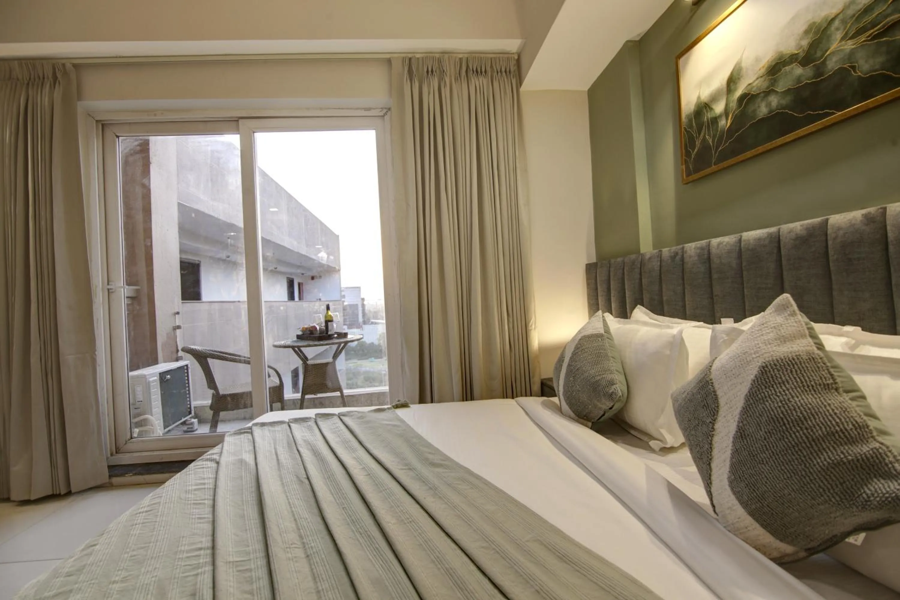 Bed in Saltstayz Premier - Golf Course Extension Road