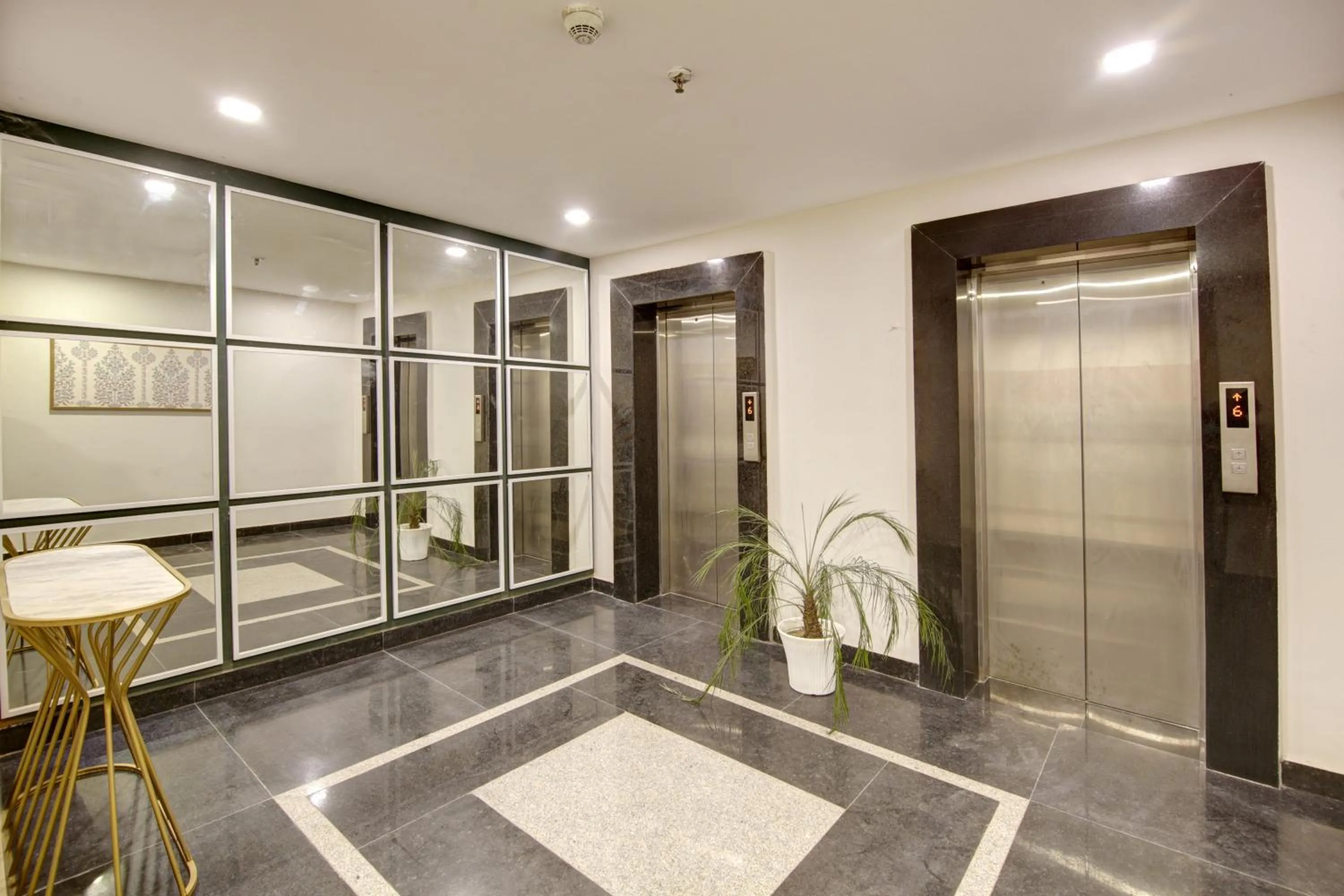 elevator in Saltstayz Premier - Golf Course Extension Road