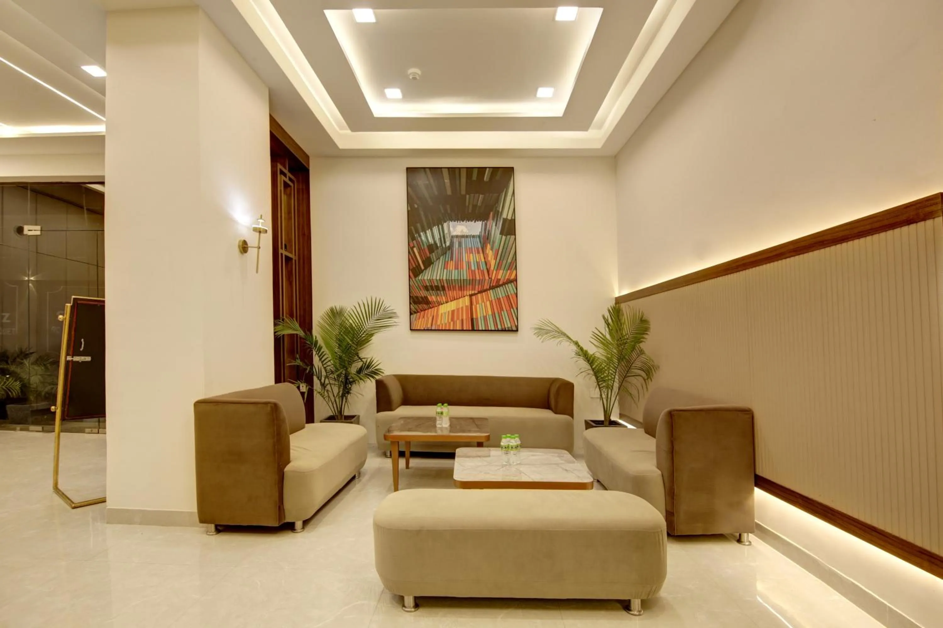 Lobby or reception in Saltstayz Premier - Golf Course Extension Road