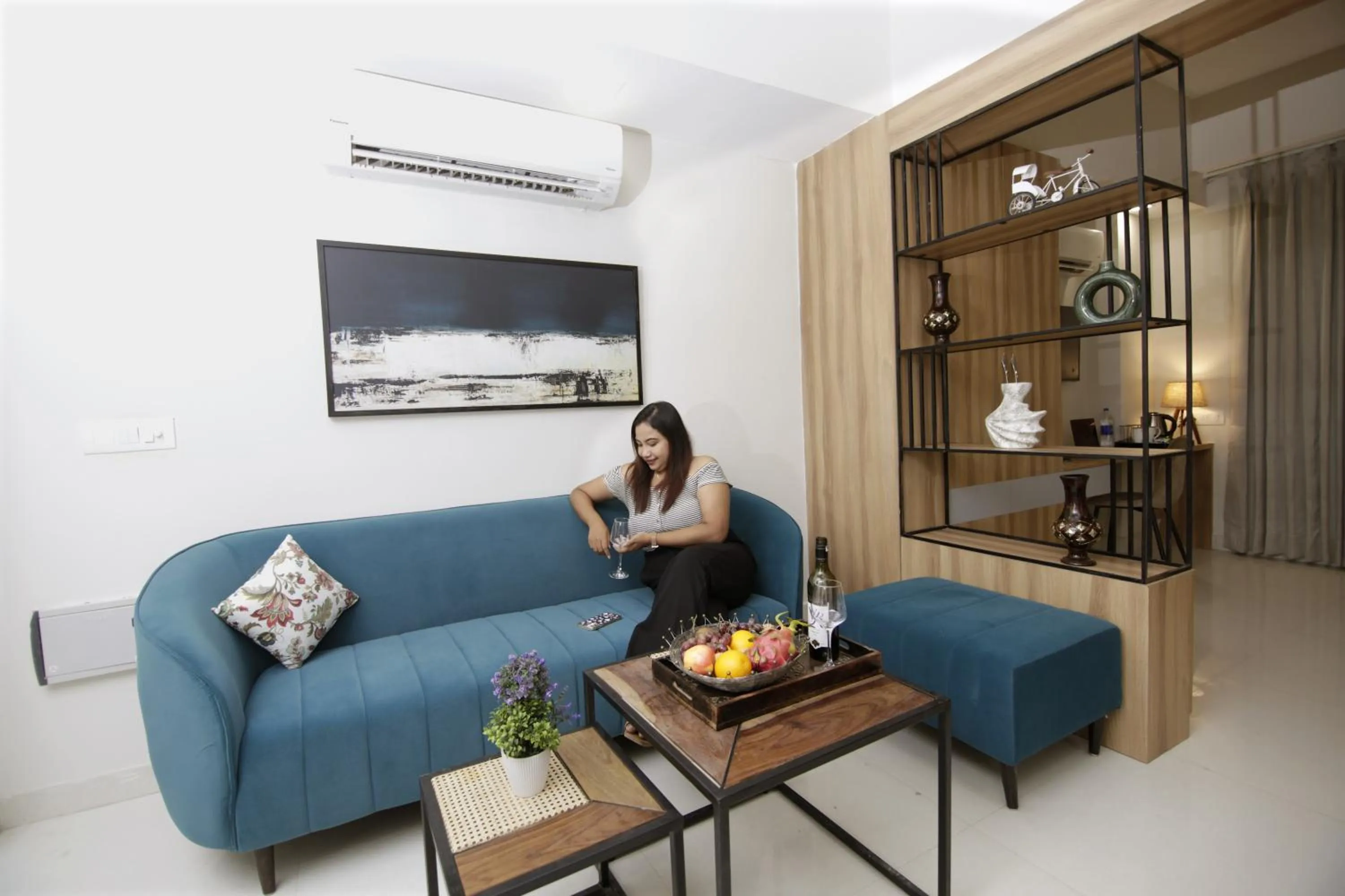 People in Saltstayz Premier - Golf Course Extension Road