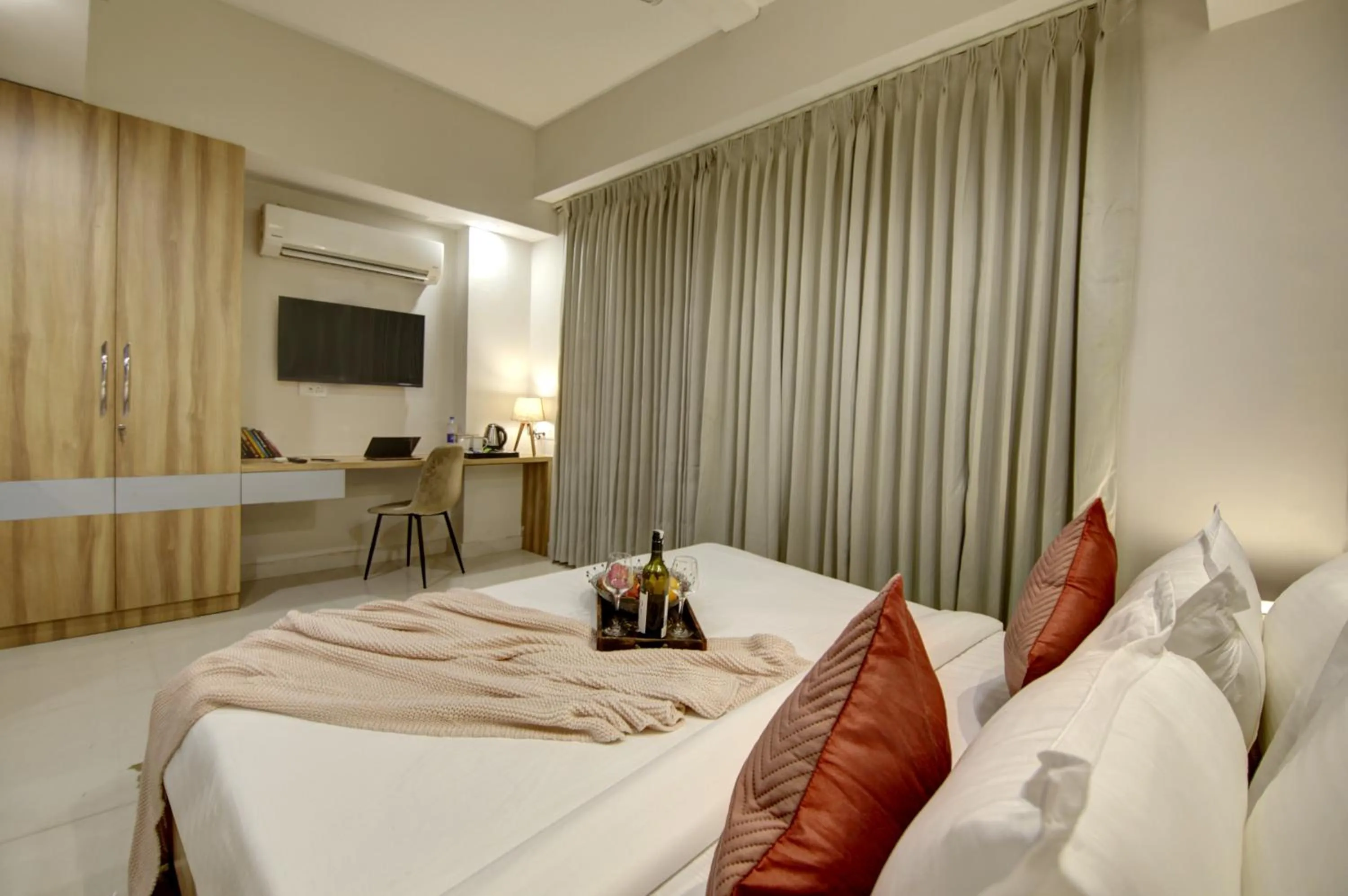 Bed in Saltstayz Premier - Golf Course Extension Road