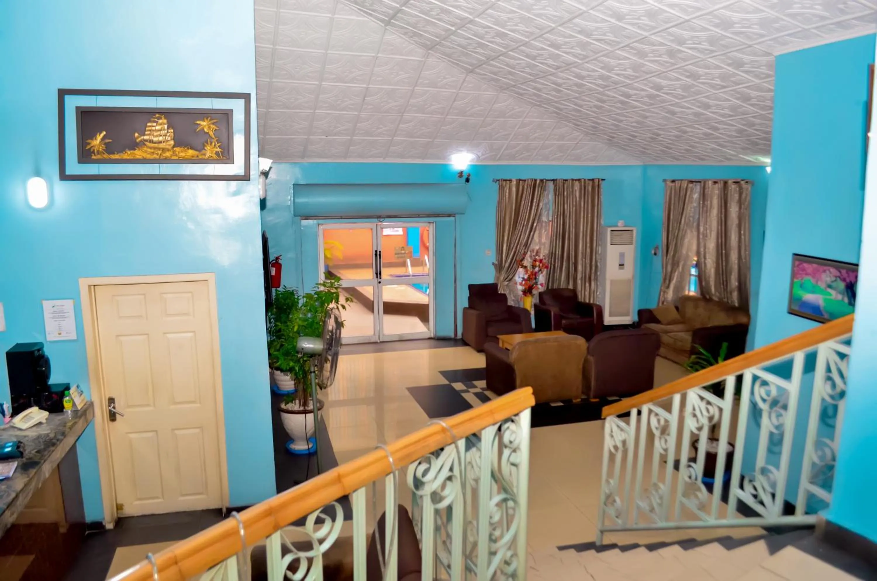 Restaurant/places to eat in PROXIMA INN