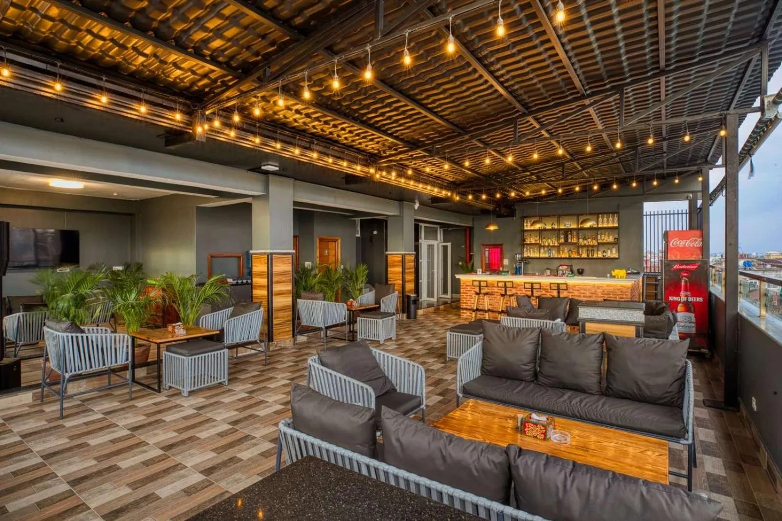 Restaurant/places to eat in Studio16