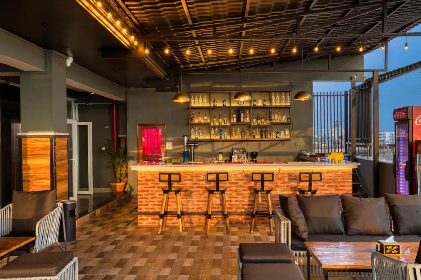 Restaurant/places to eat in Studio16