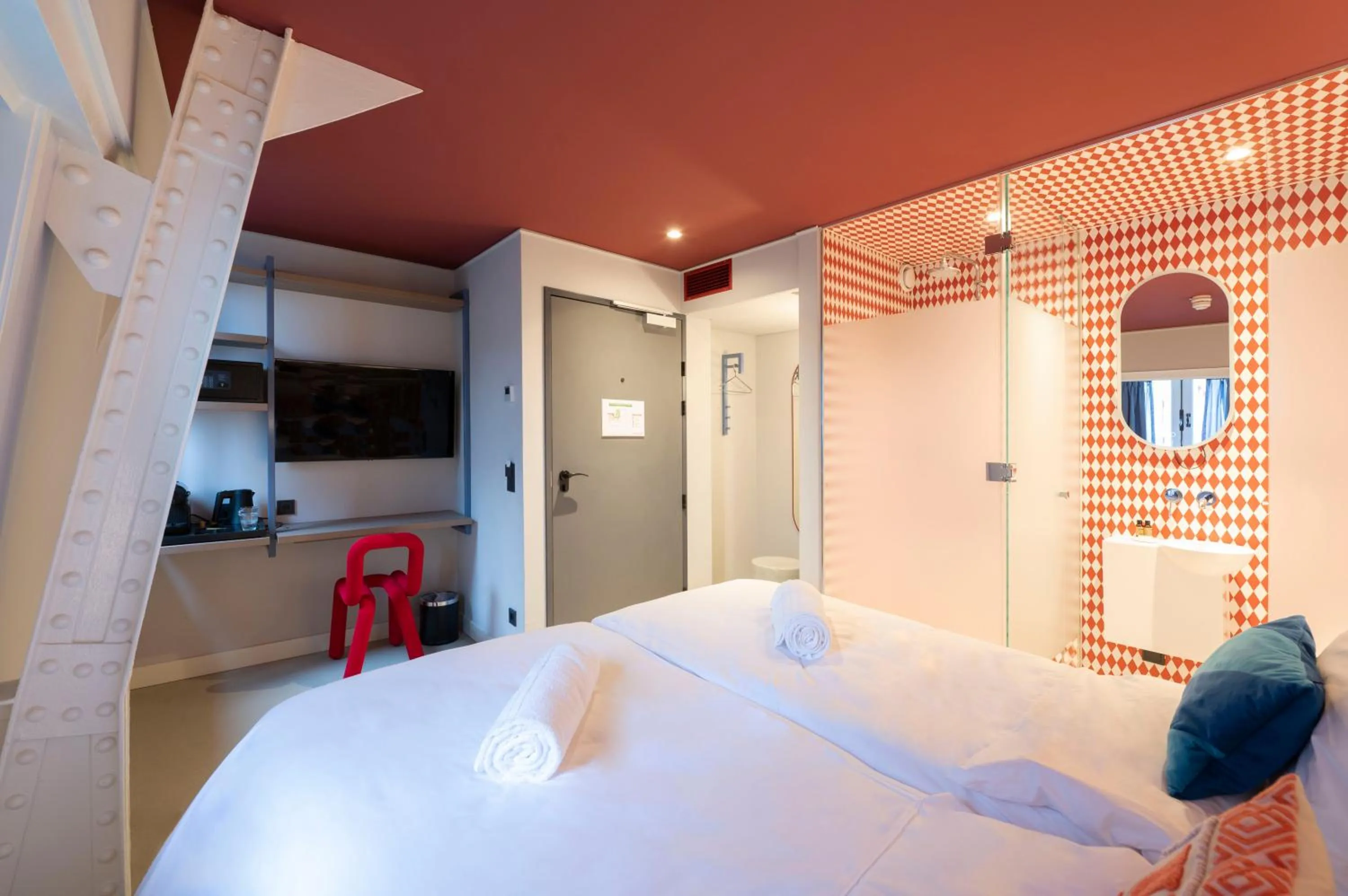 Bed in City Hotel Rembrandt Square - Just renovated