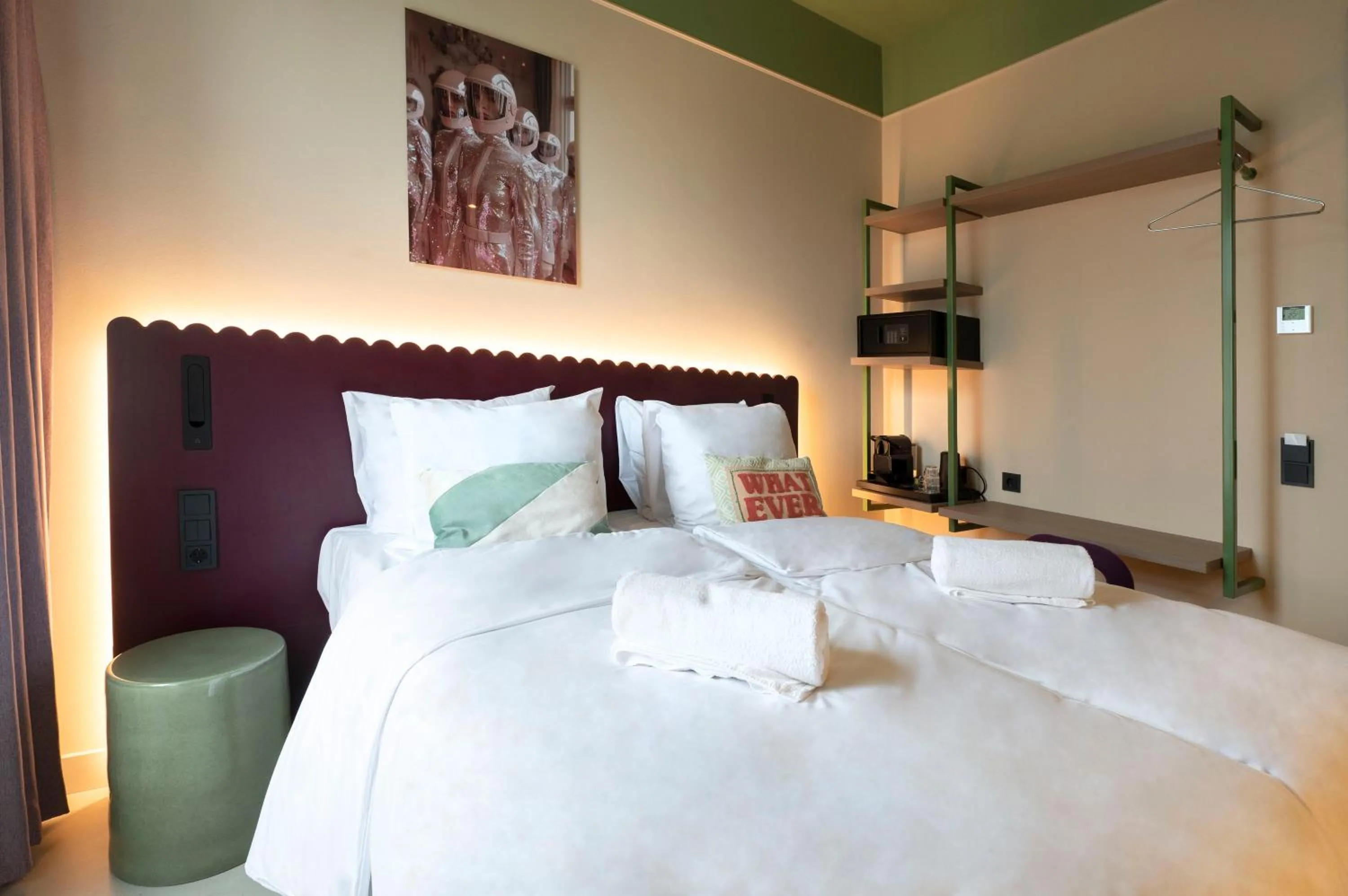 Bed in City Hotel Rembrandt Square - Just renovated