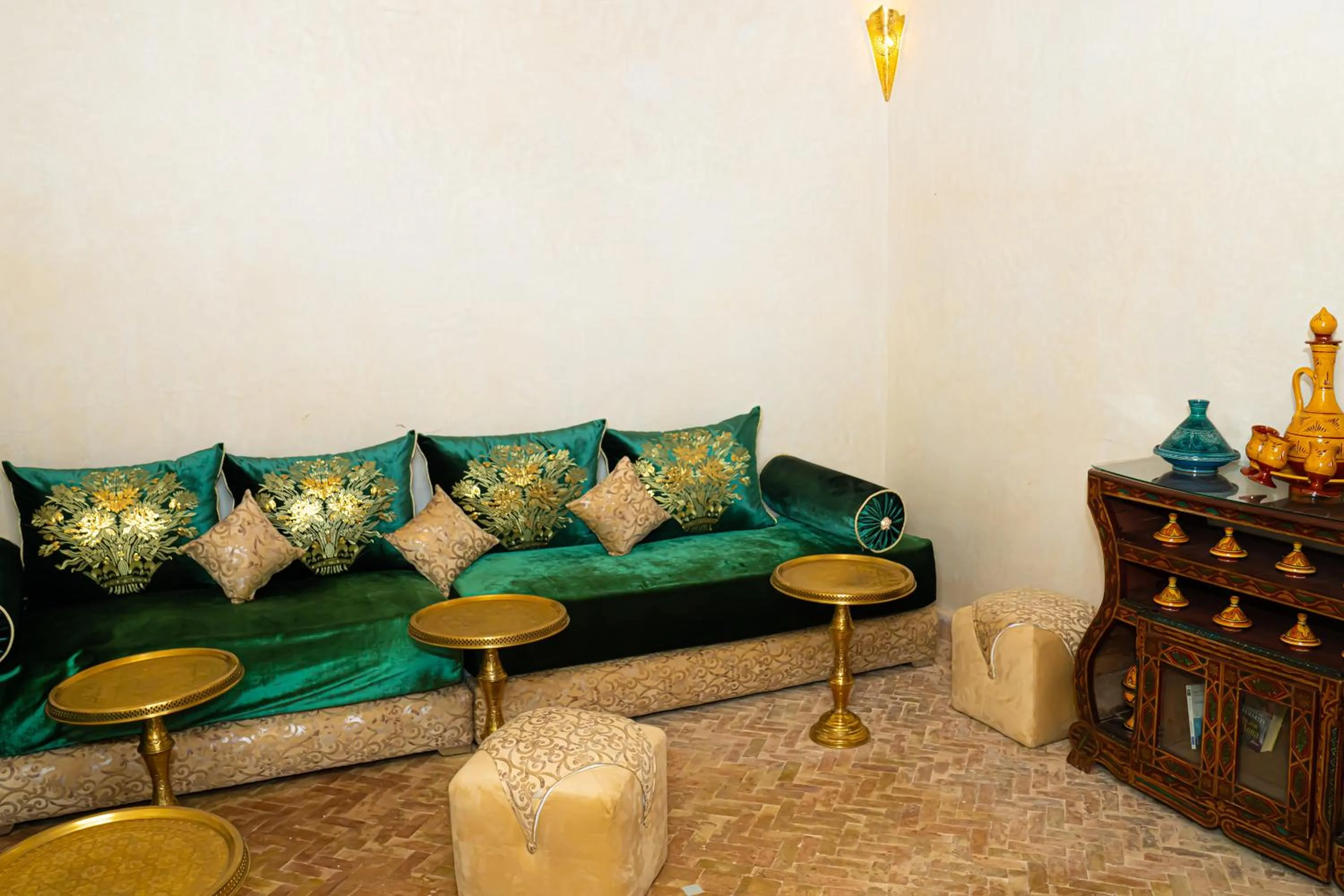 Communal lounge/ TV room in Riad Dar Zaouia