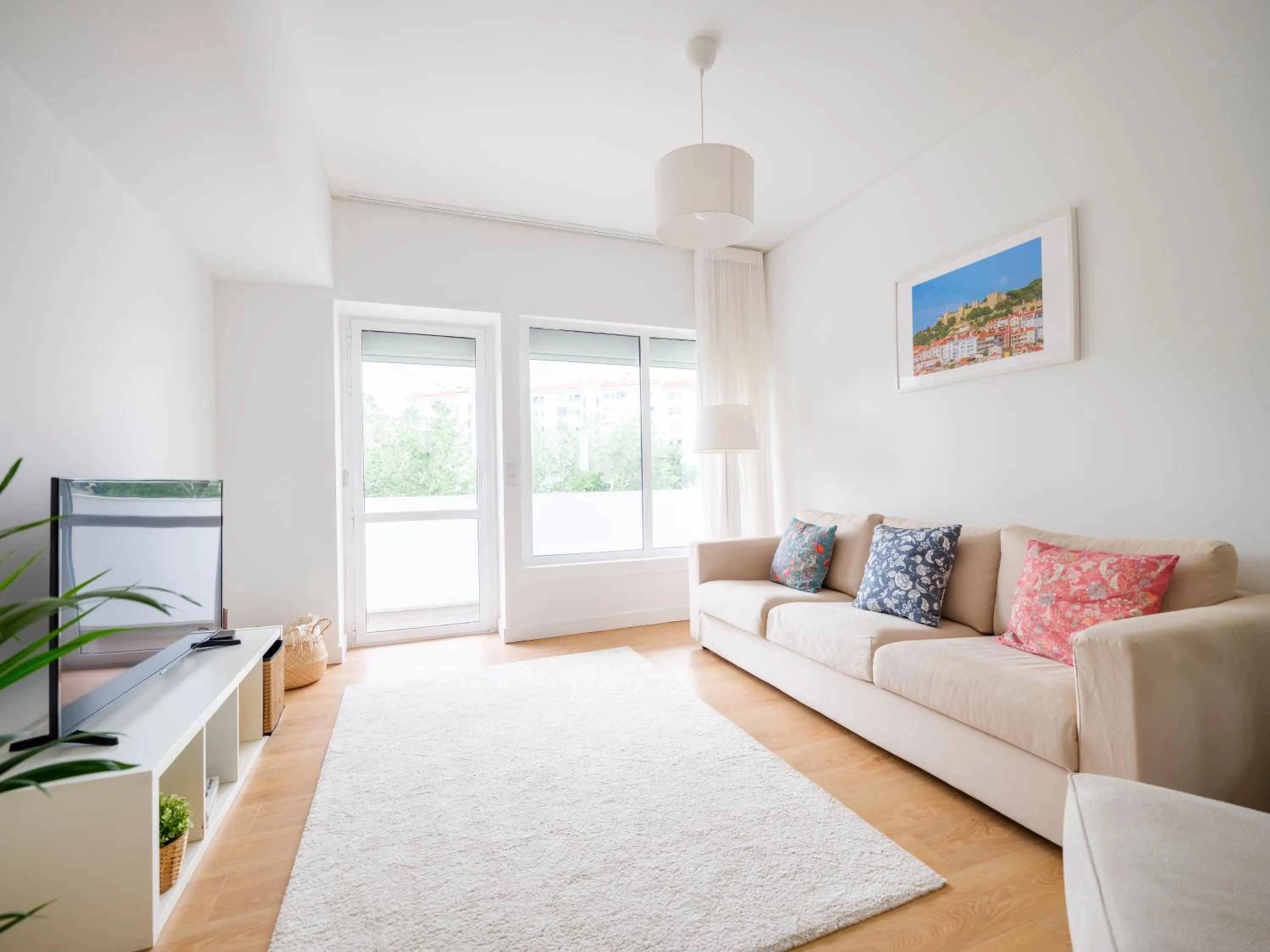 Olivais Spacious Apartment near airport