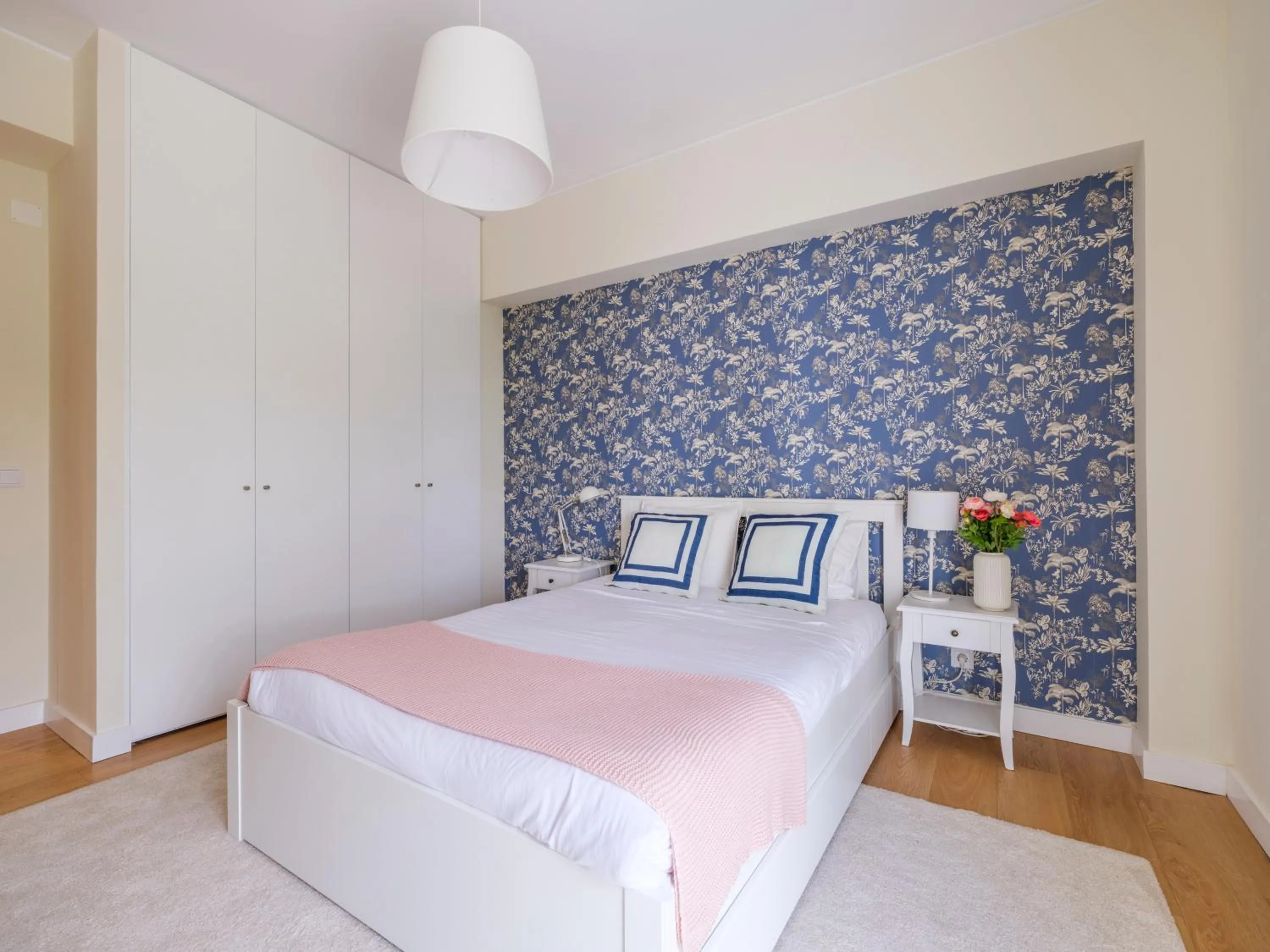 Olivais Spacious Apartment near airport