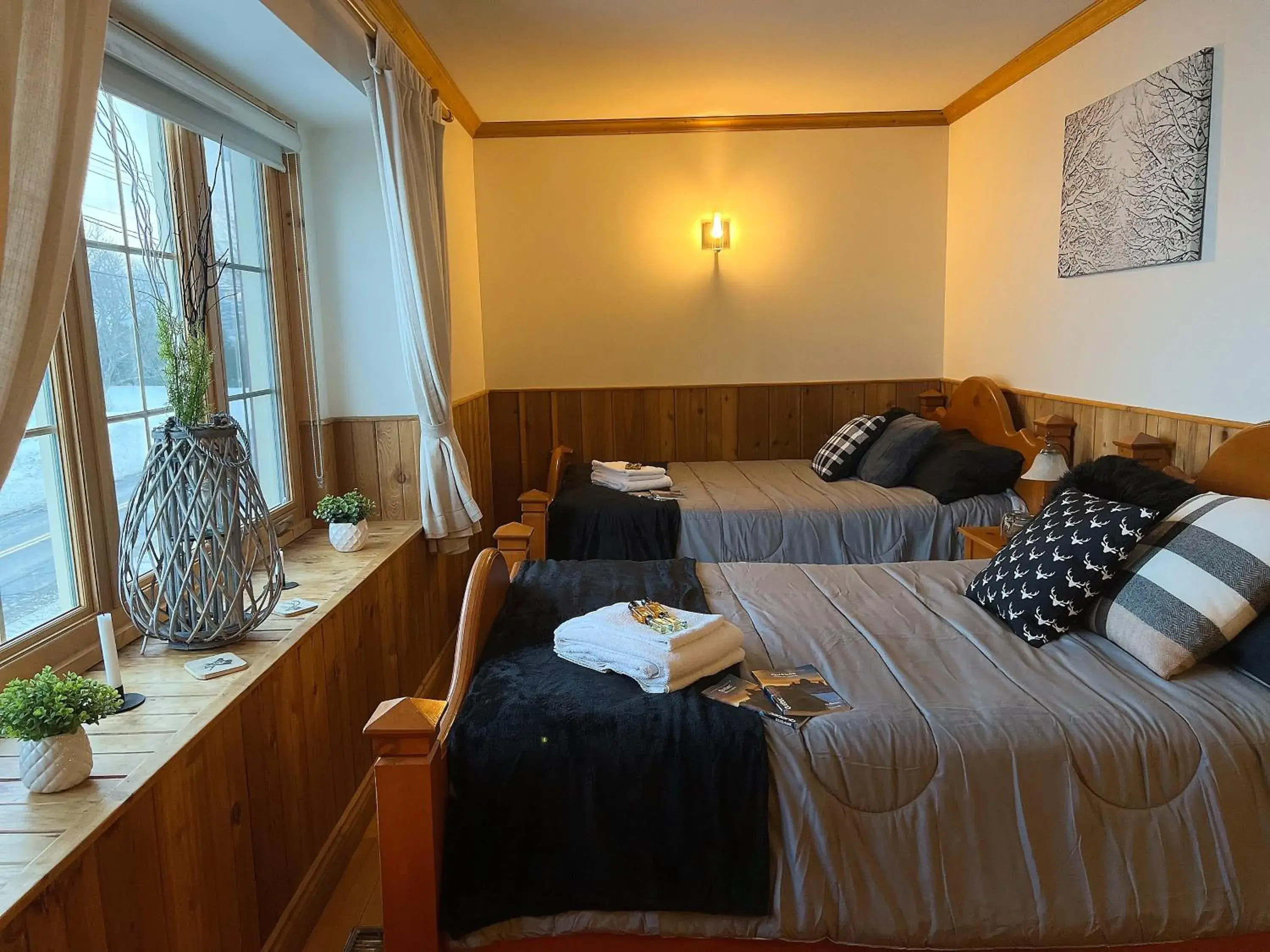 Quadruple Room with Garden View in Auberge au Poste de Traite Quadruple Room with Garden View in Auberge au Poste de Traite