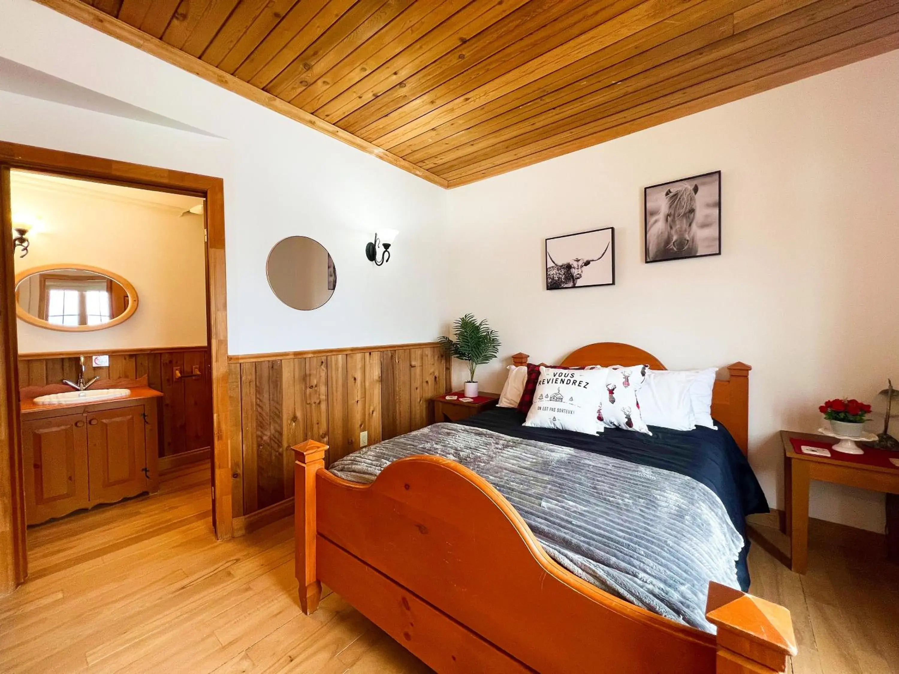 Suite with Terrace in Auberge au Poste de Traite Suite with Terrace in Auberge au Poste de Traite