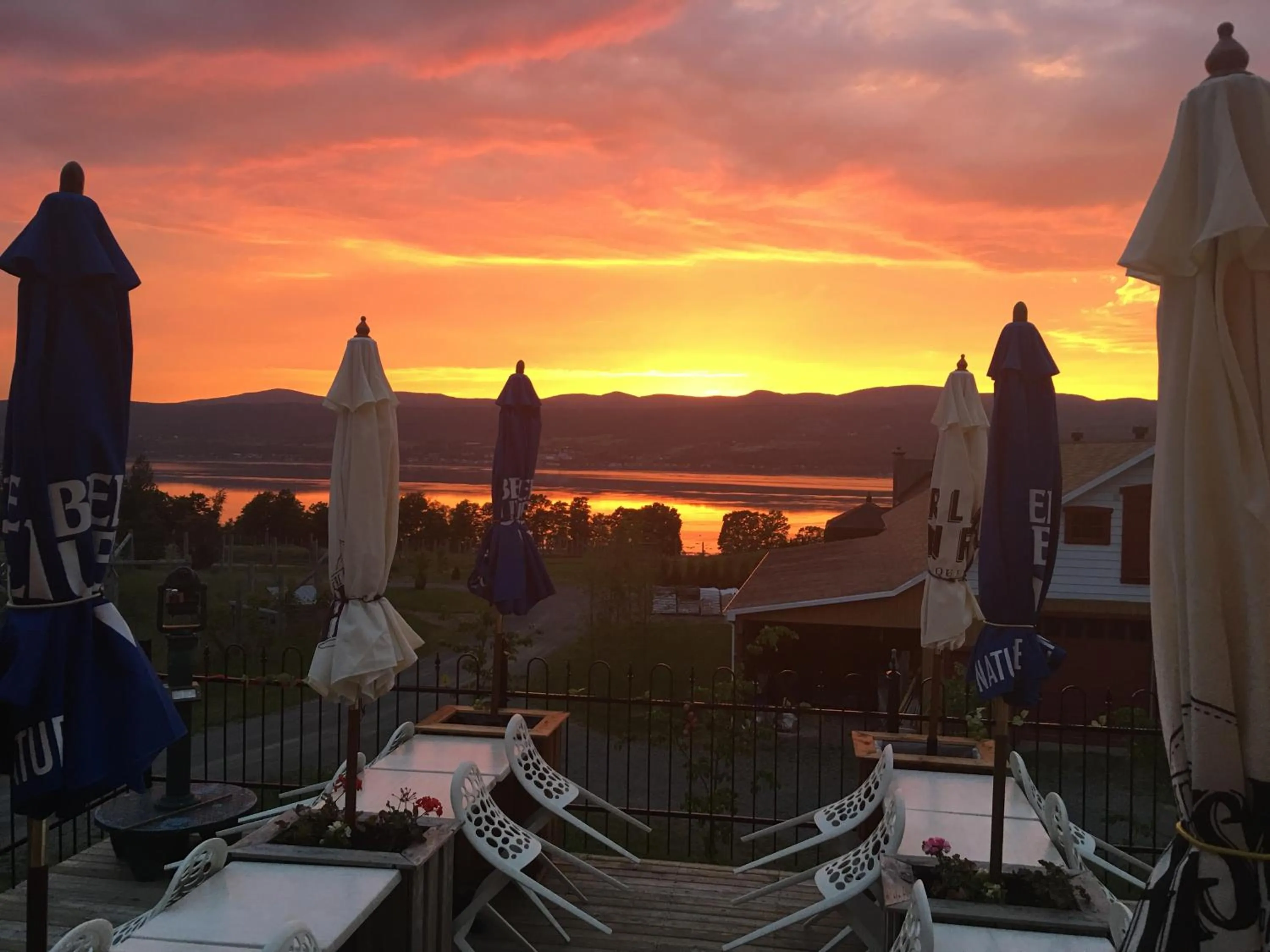 Patio in Auberge au Poste de Traite