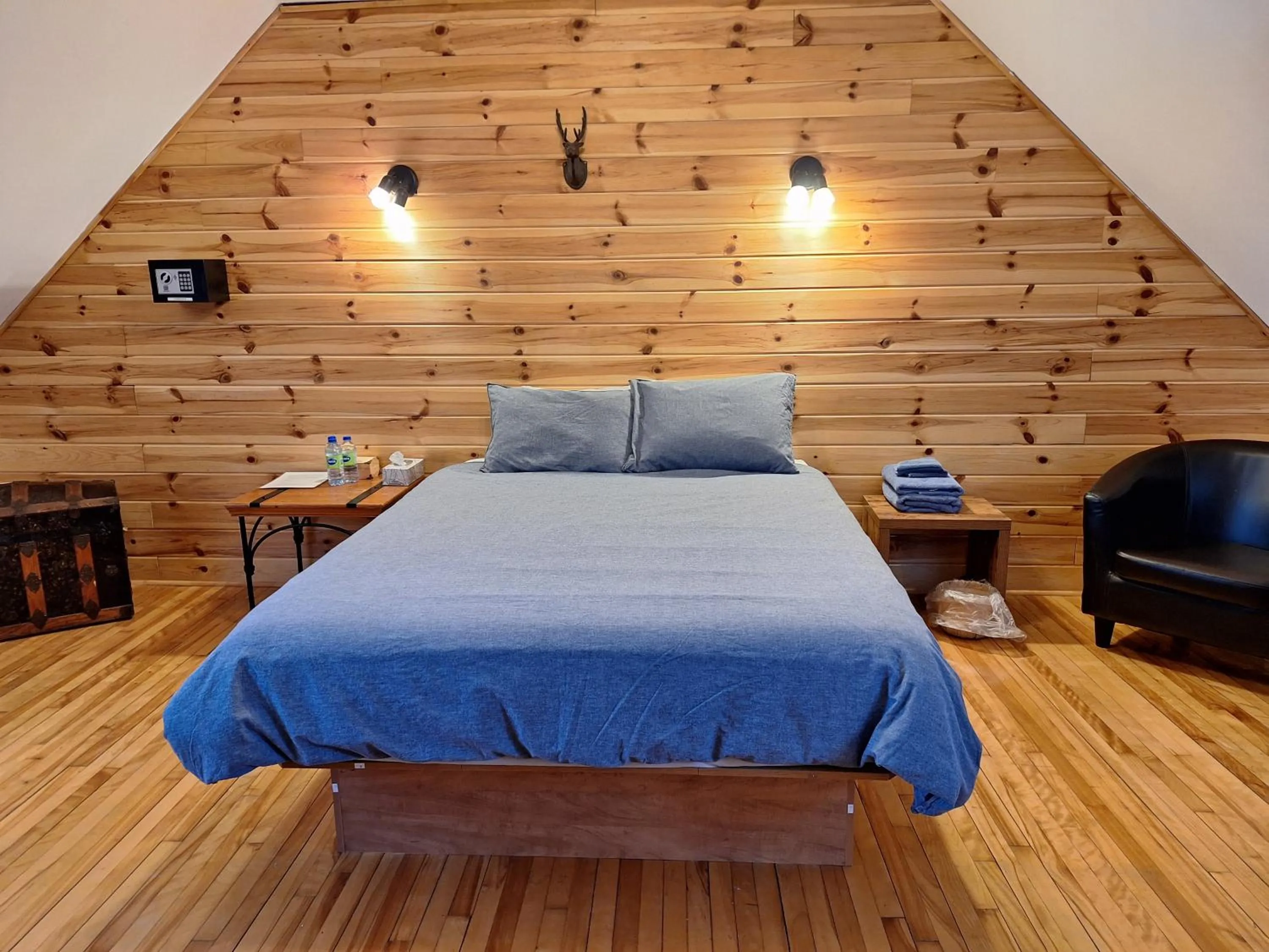 Bed in Auberge Le P'tit Bonheur