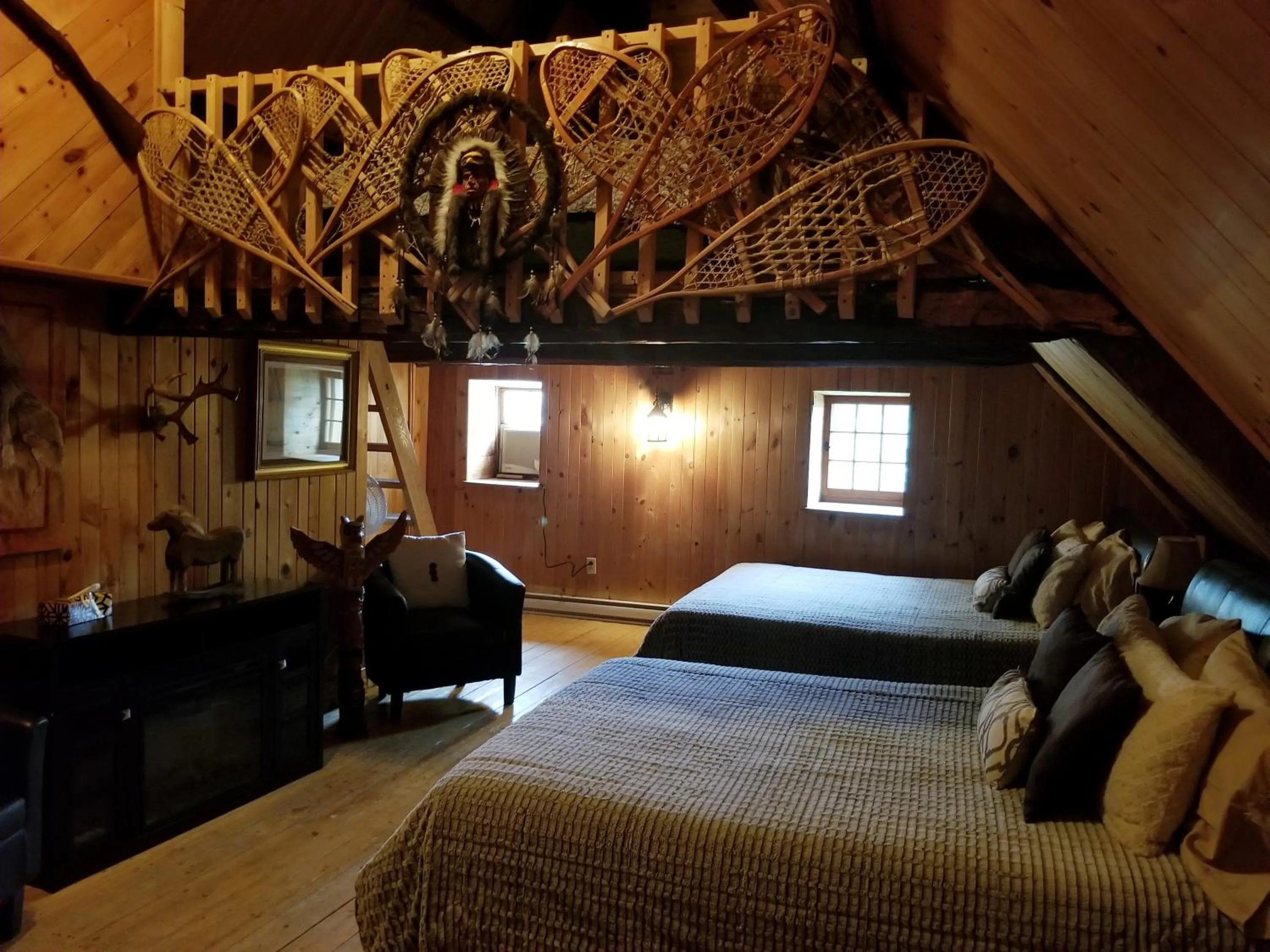 Photo of the whole room, Bed in Auberge Le P'tit Bonheur