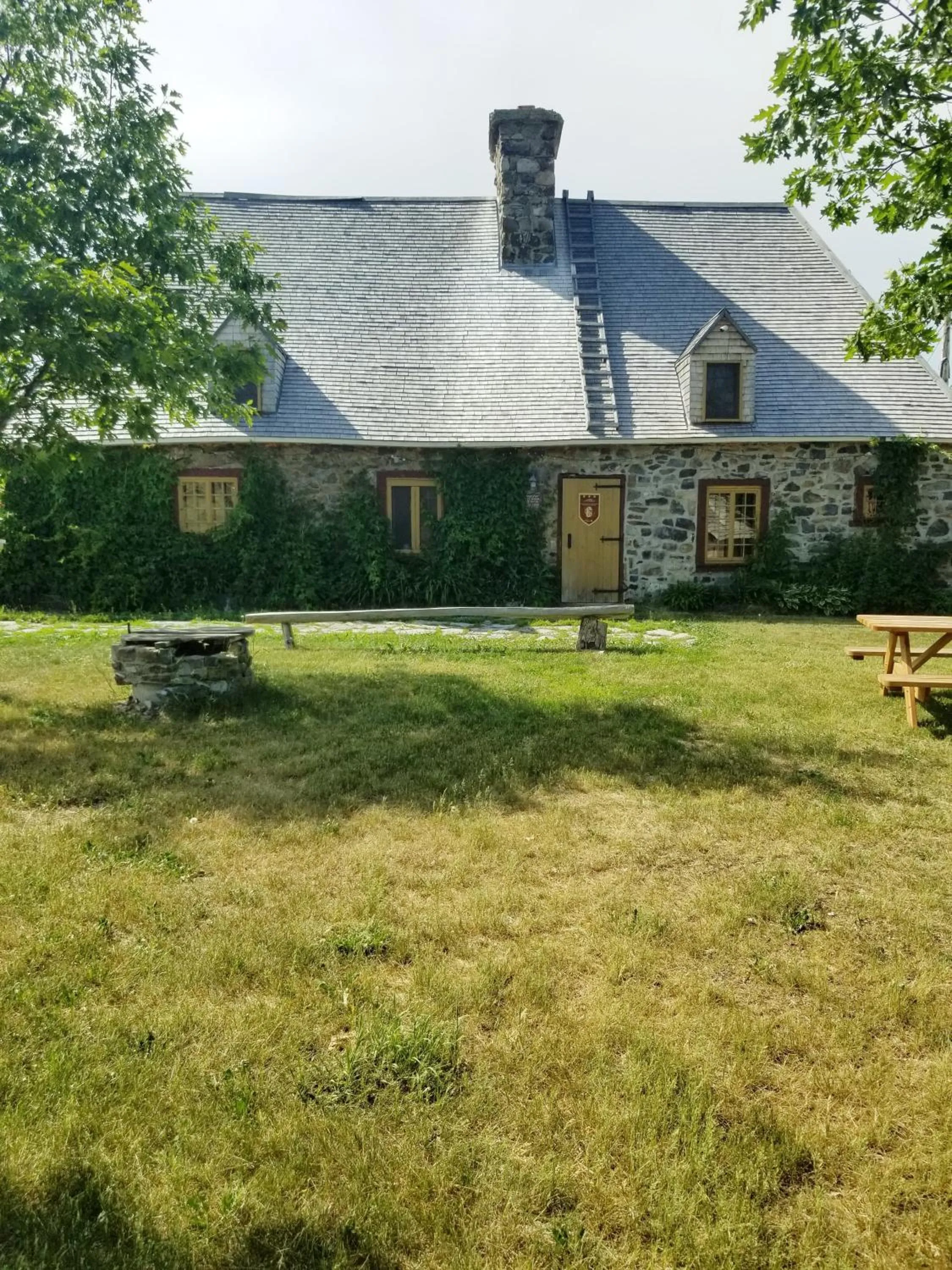 Property building in Auberge Le P'tit Bonheur