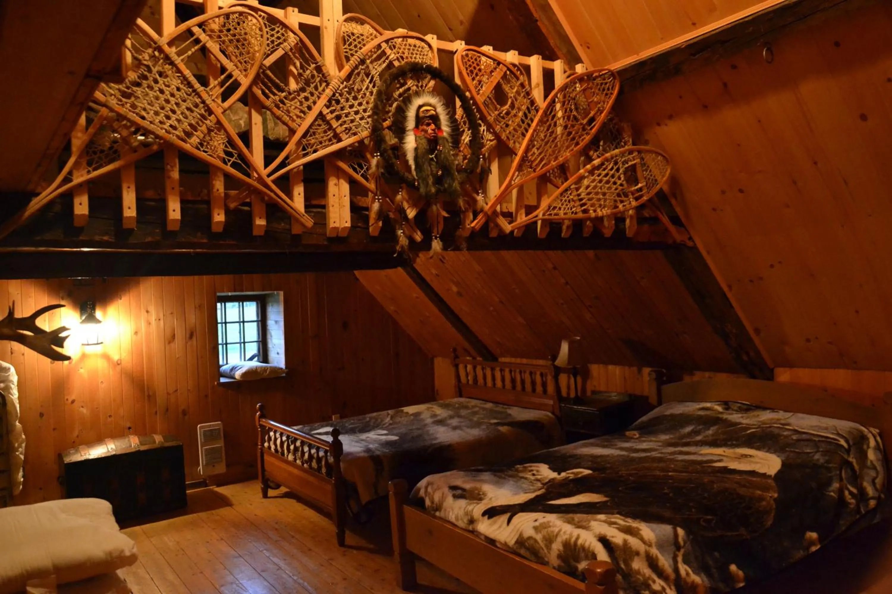 Photo of the whole room, Bed in Auberge Le P'tit Bonheur