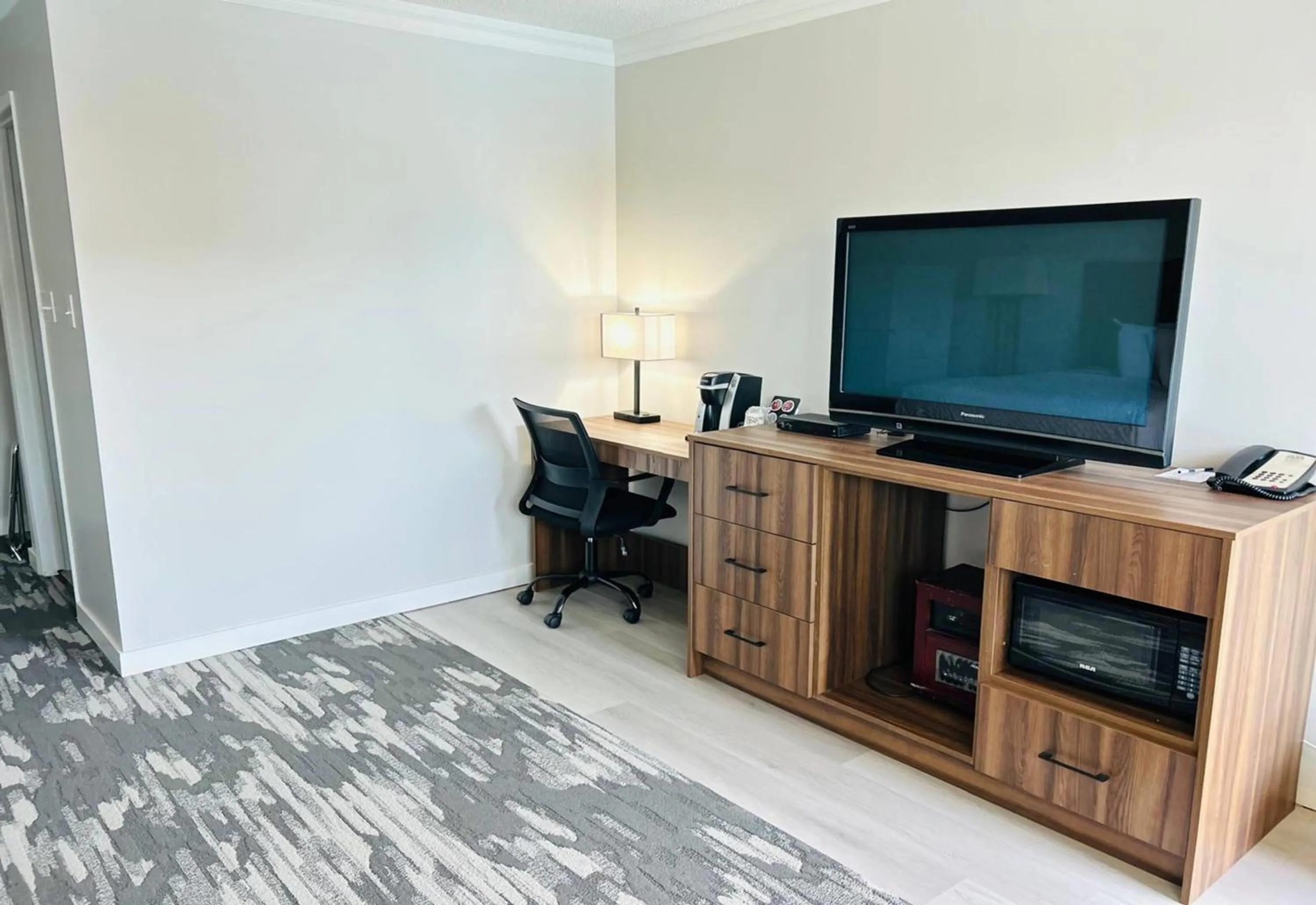 Photo of the whole room in Travelodge by Wyndham Dawson Creek