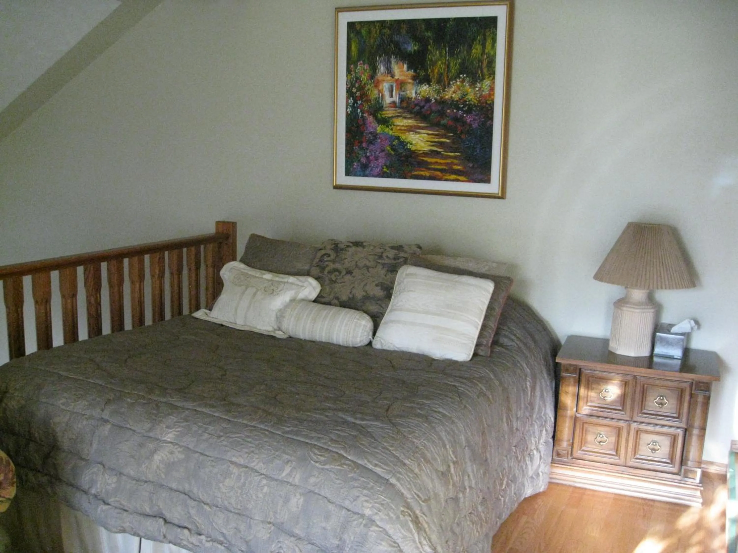 Bed in McDougall Lane Bed & Breakfast