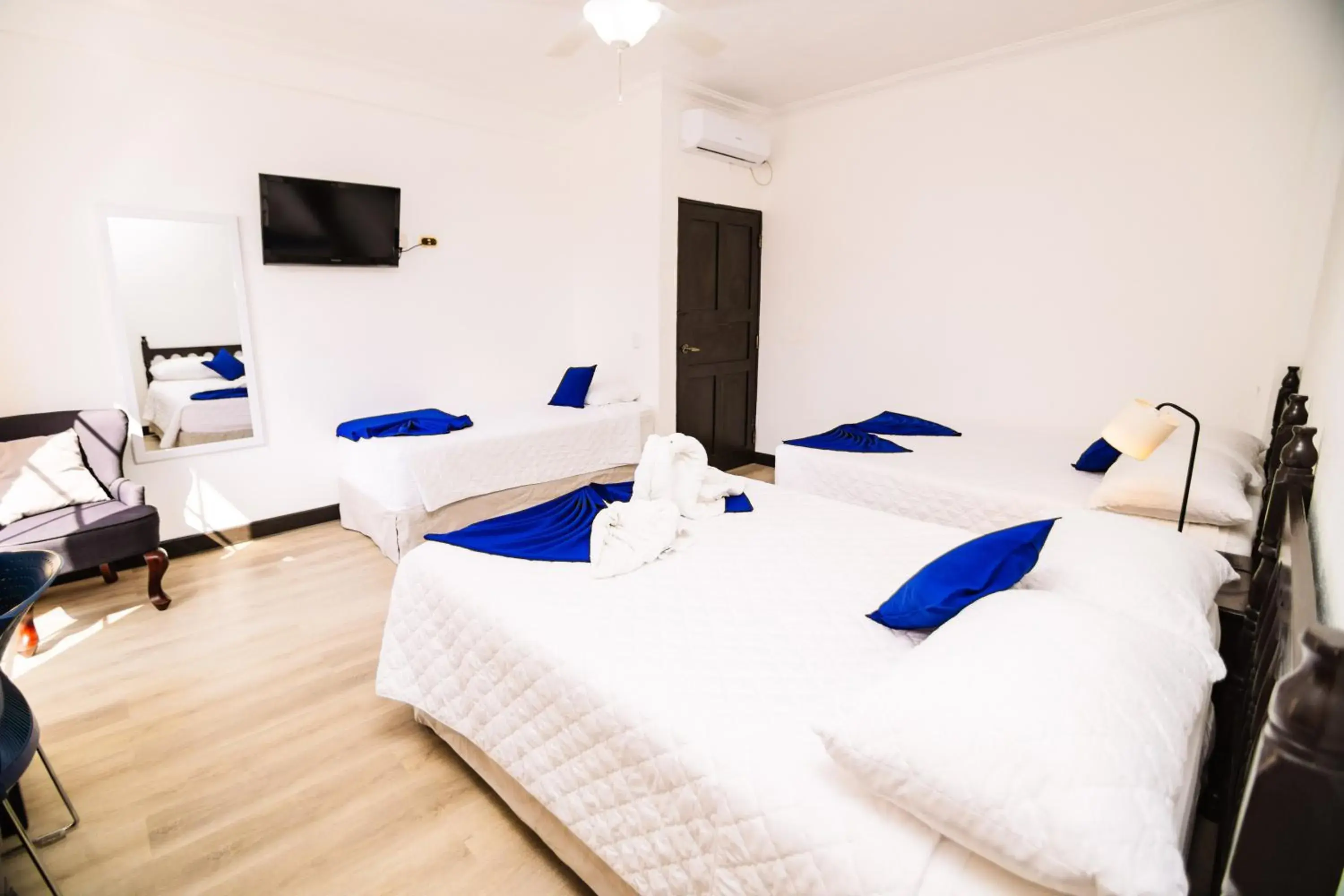 Family Room in Hotel Villa del Lago Family Room in Hotel Villa del Lago