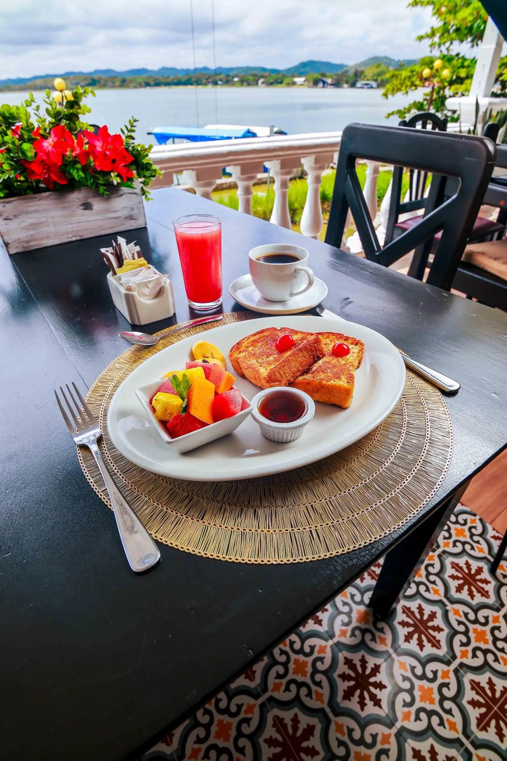 Breakfast in Hotel Villa del Lago