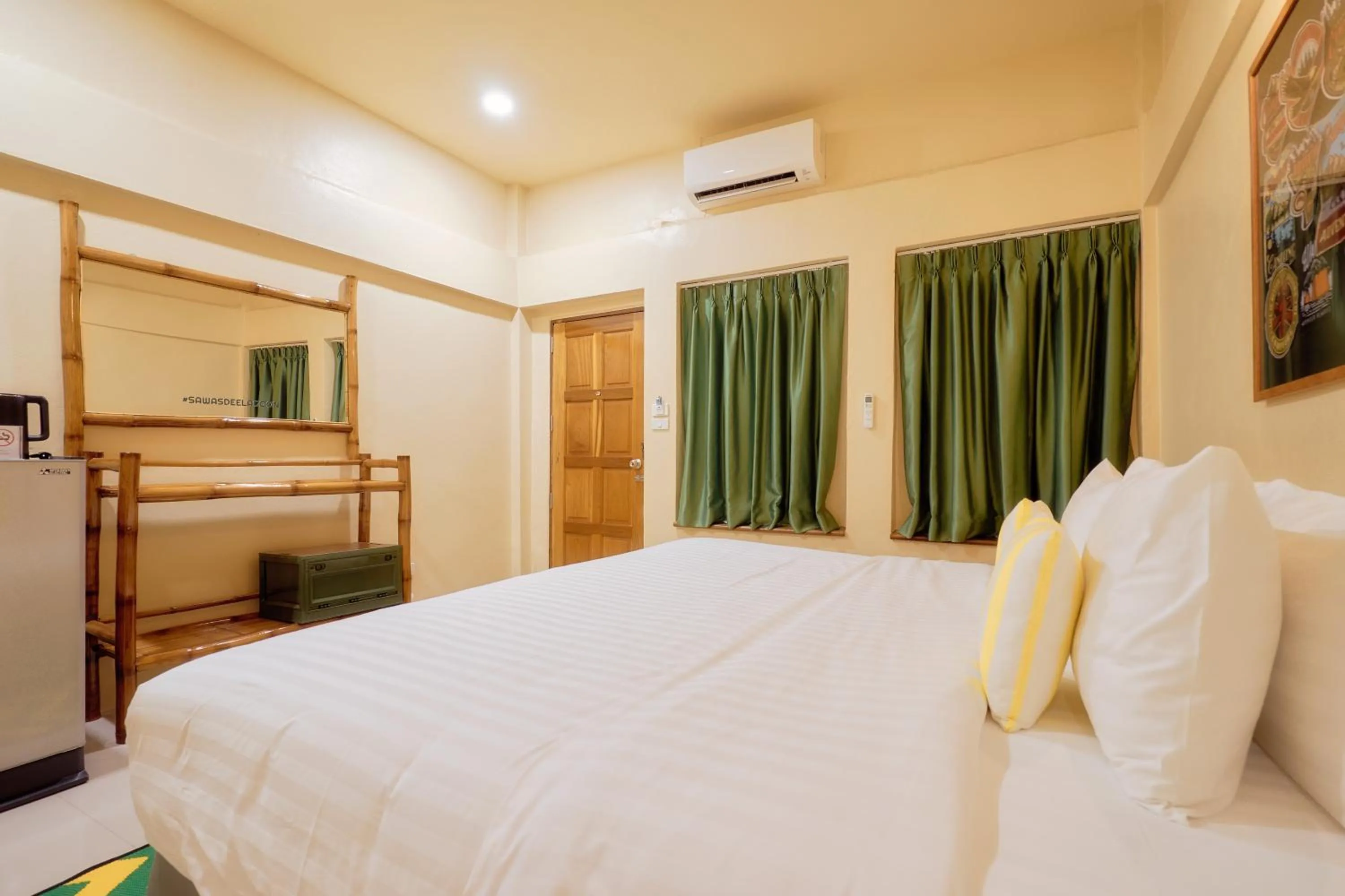 Bed in Sawasdee Lagoon Camping & Restaurant