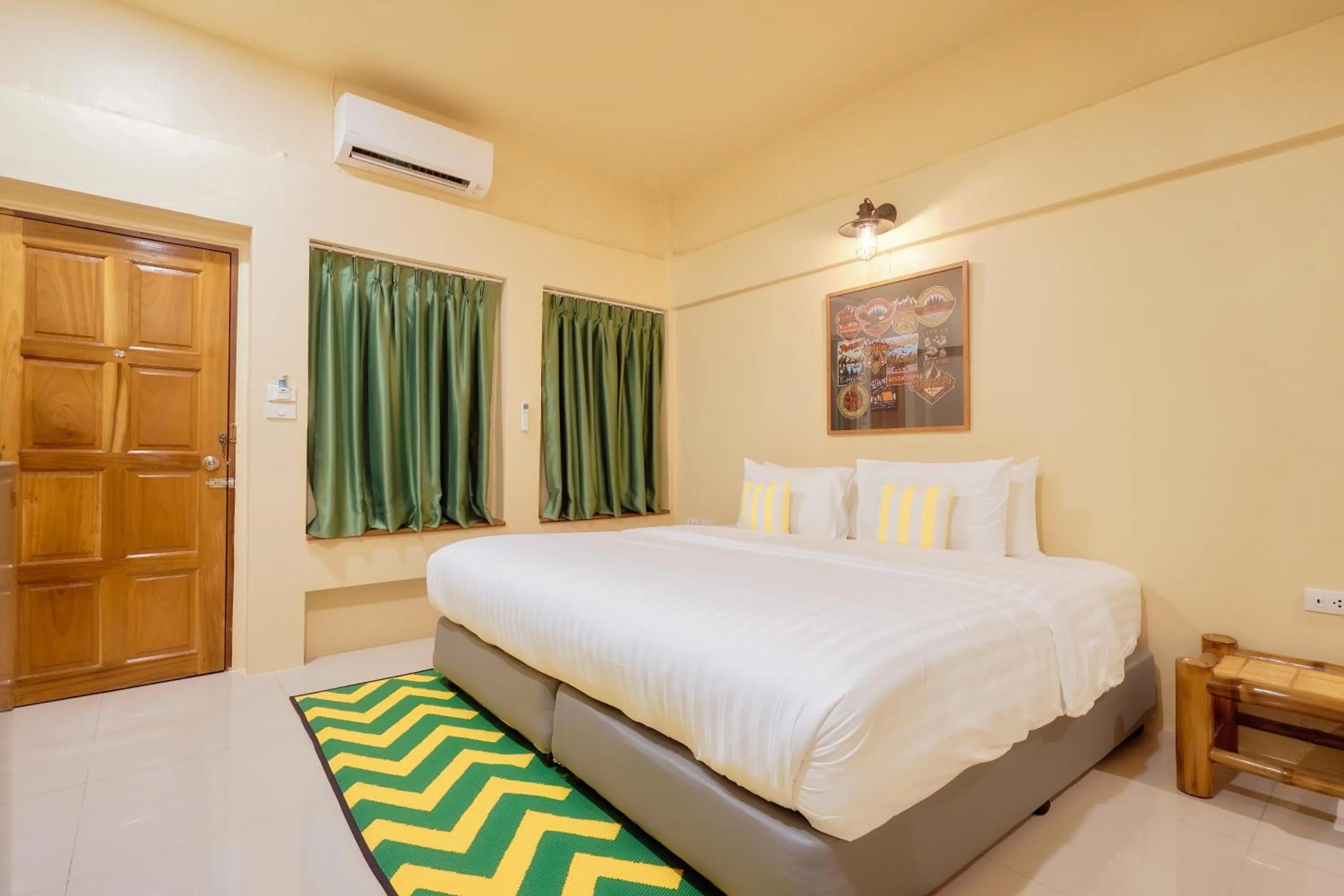 Bed in Sawasdee Lagoon Camping & Restaurant