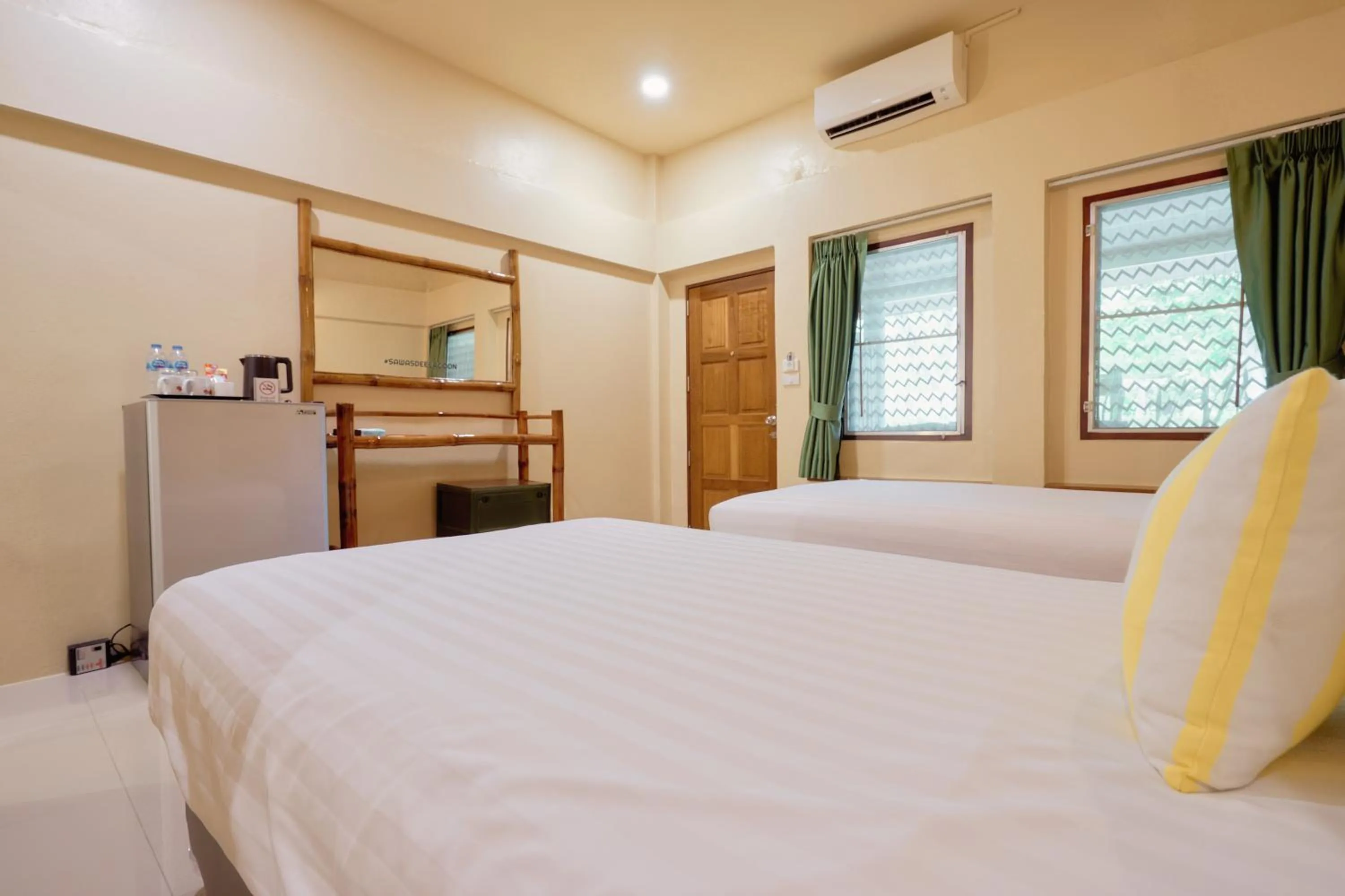 Bed in Sawasdee Lagoon Camping & Restaurant