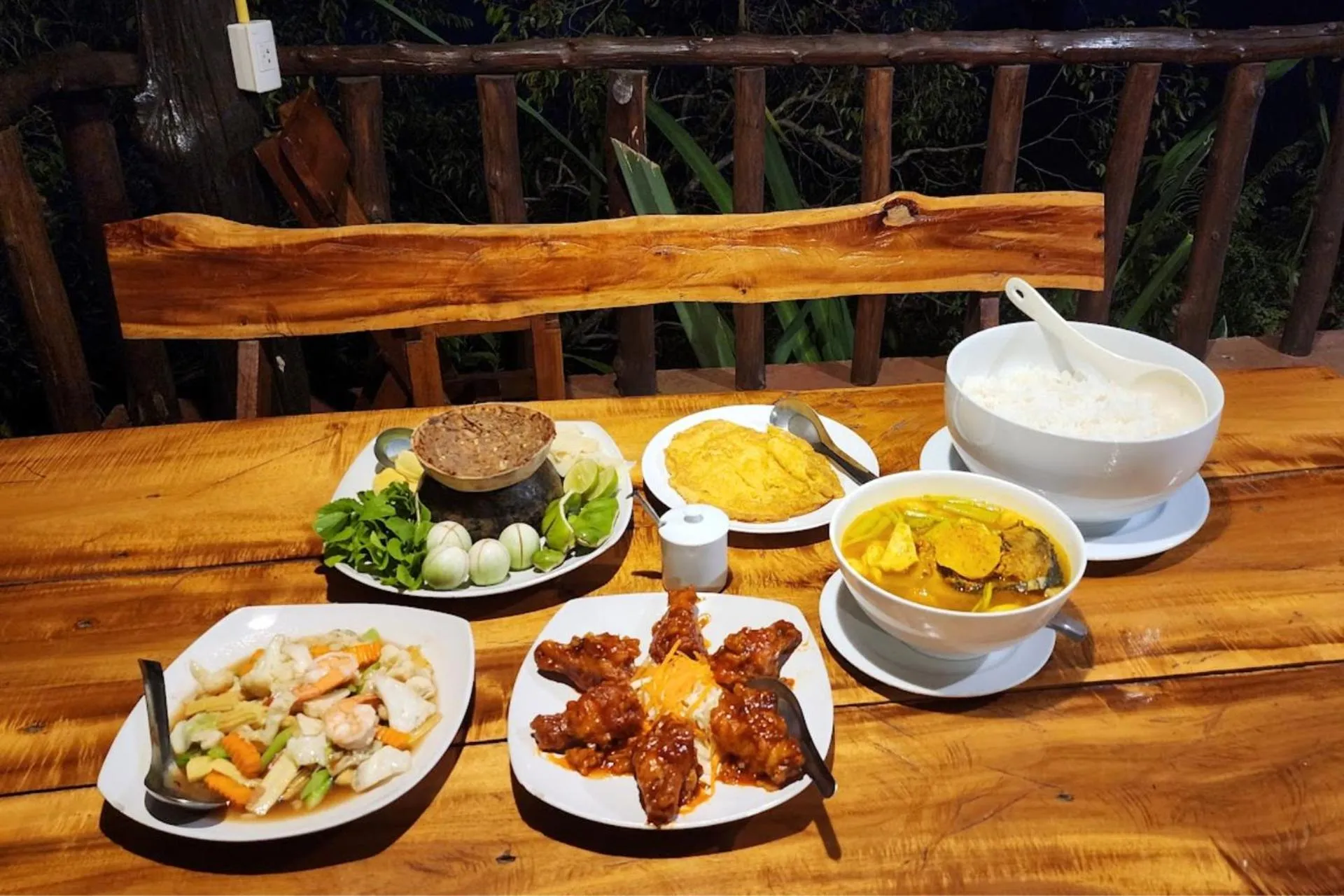 Restaurant/places to eat in Sawasdee Lagoon Camping & Restaurant