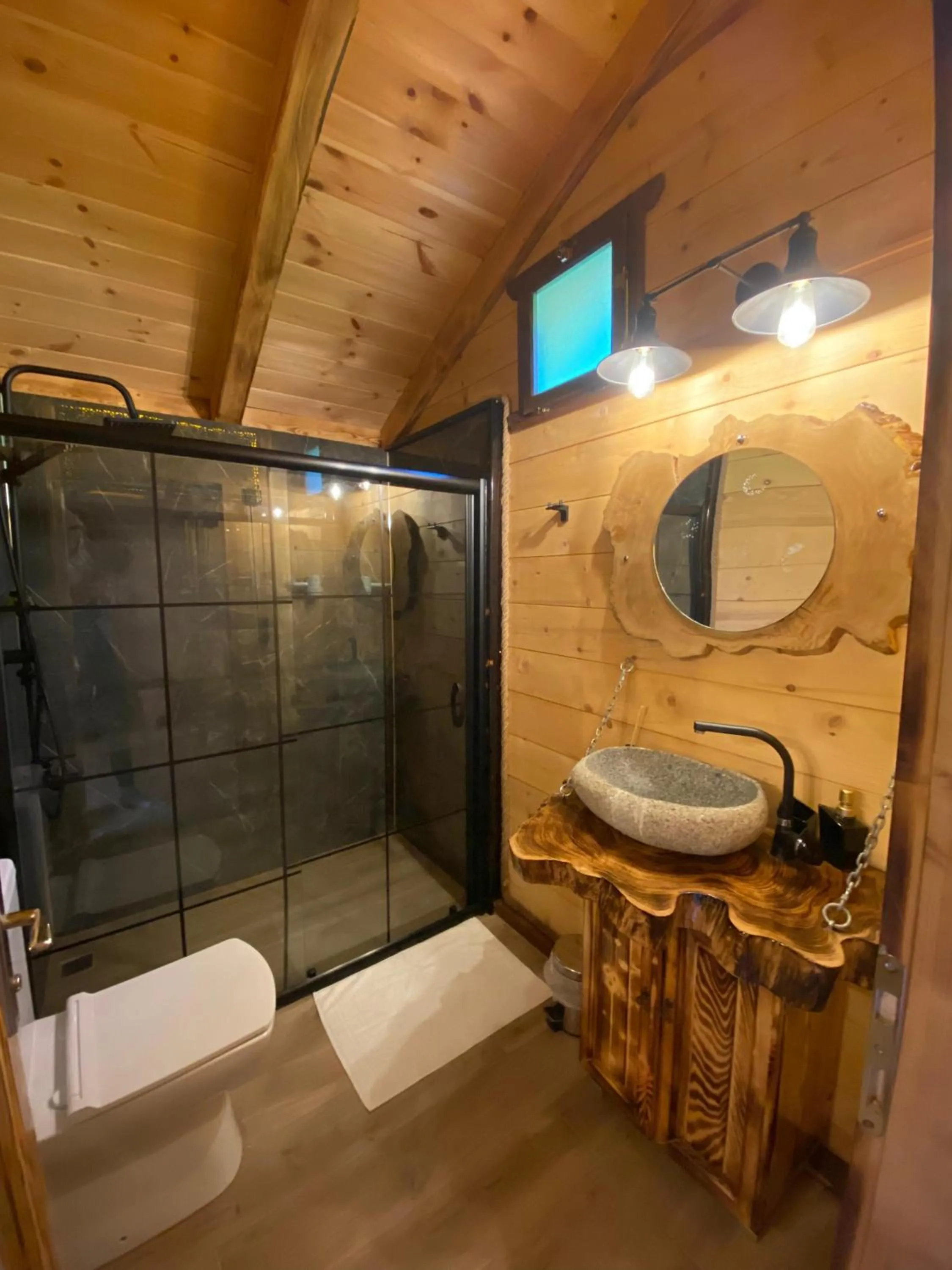 Shower in Maysa Suit Bungalov