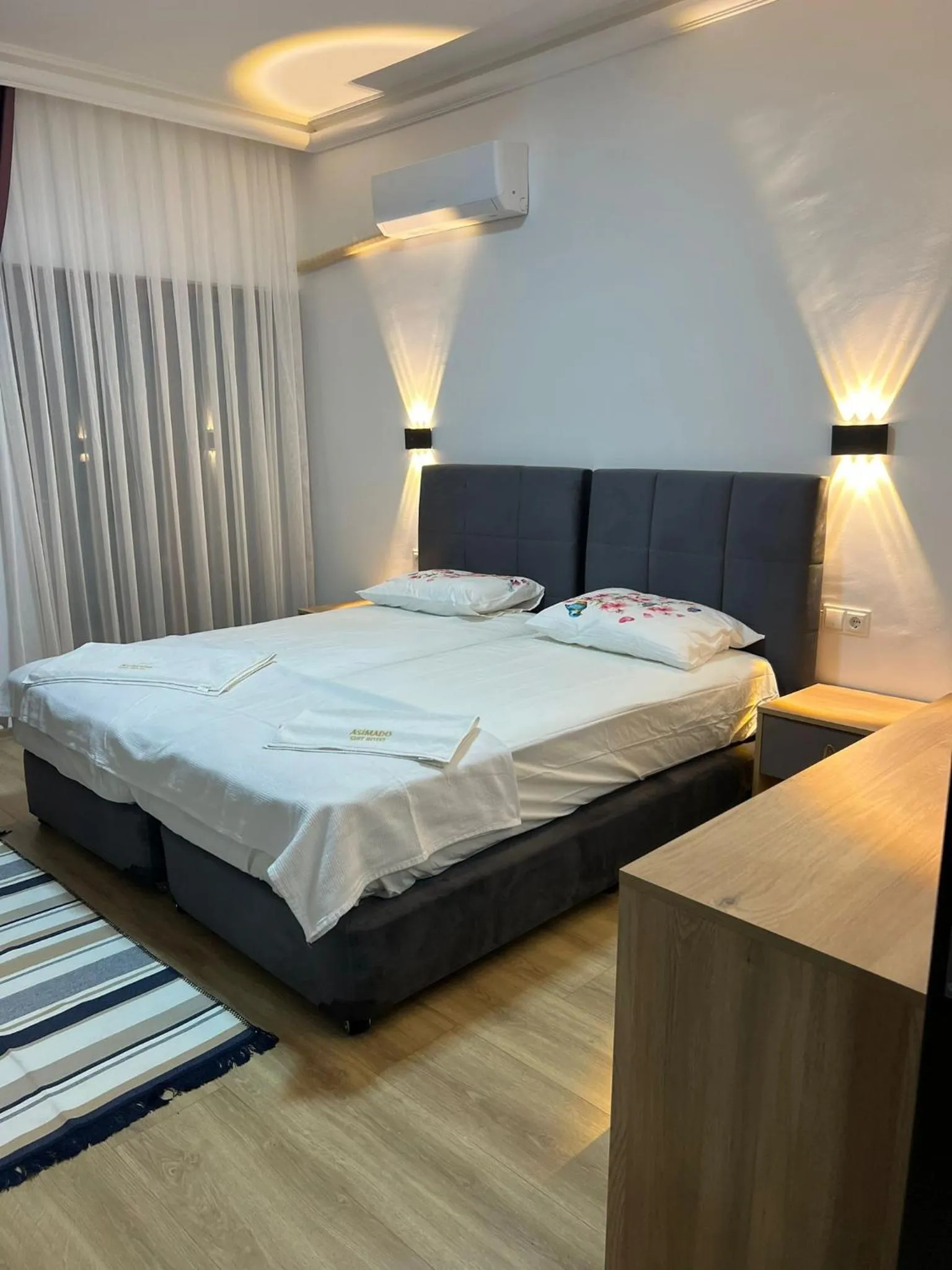 Photo of the whole room, Bed in Asimado Hotel