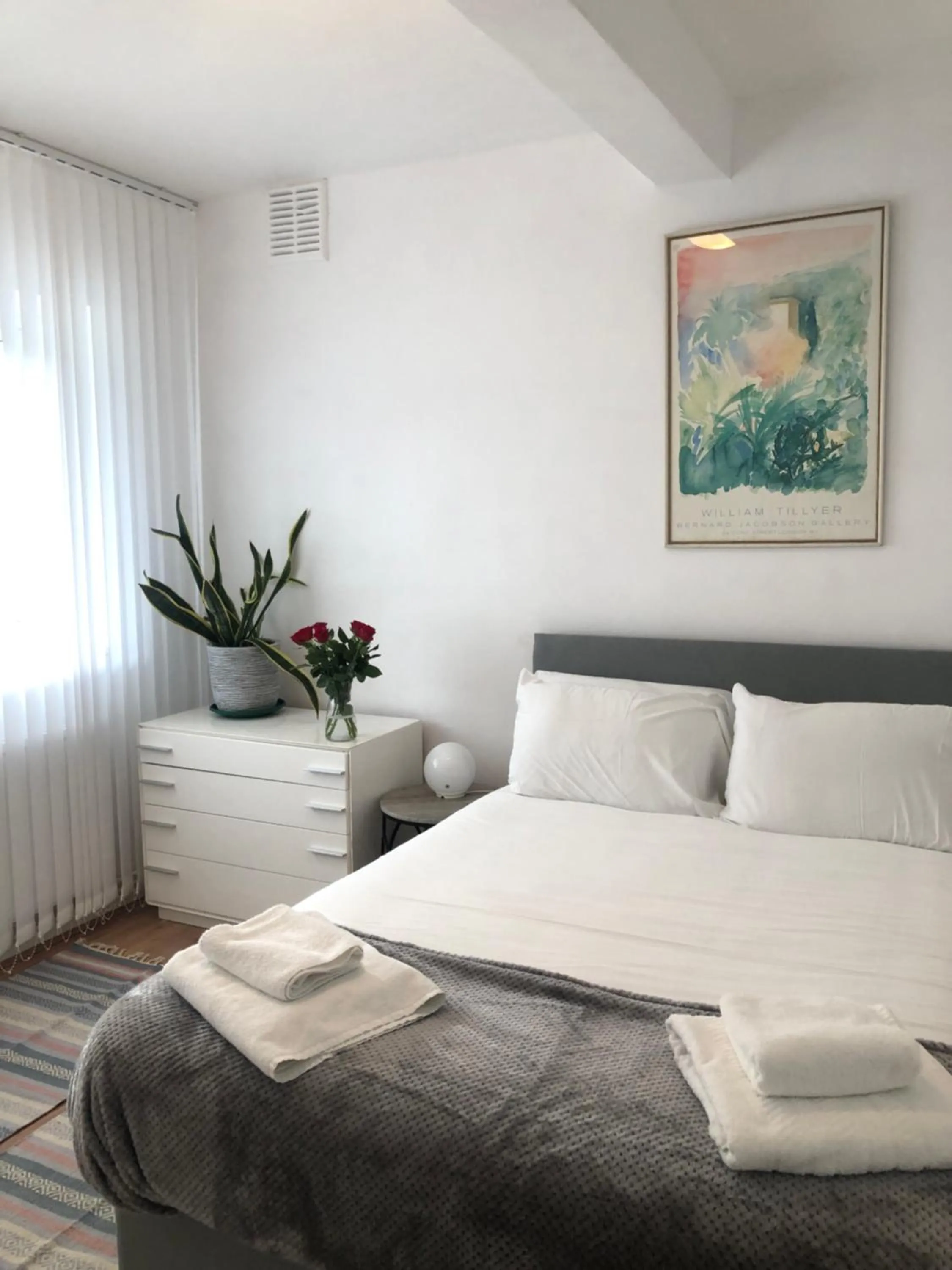 Bed in City location- 2 bedroom apartment