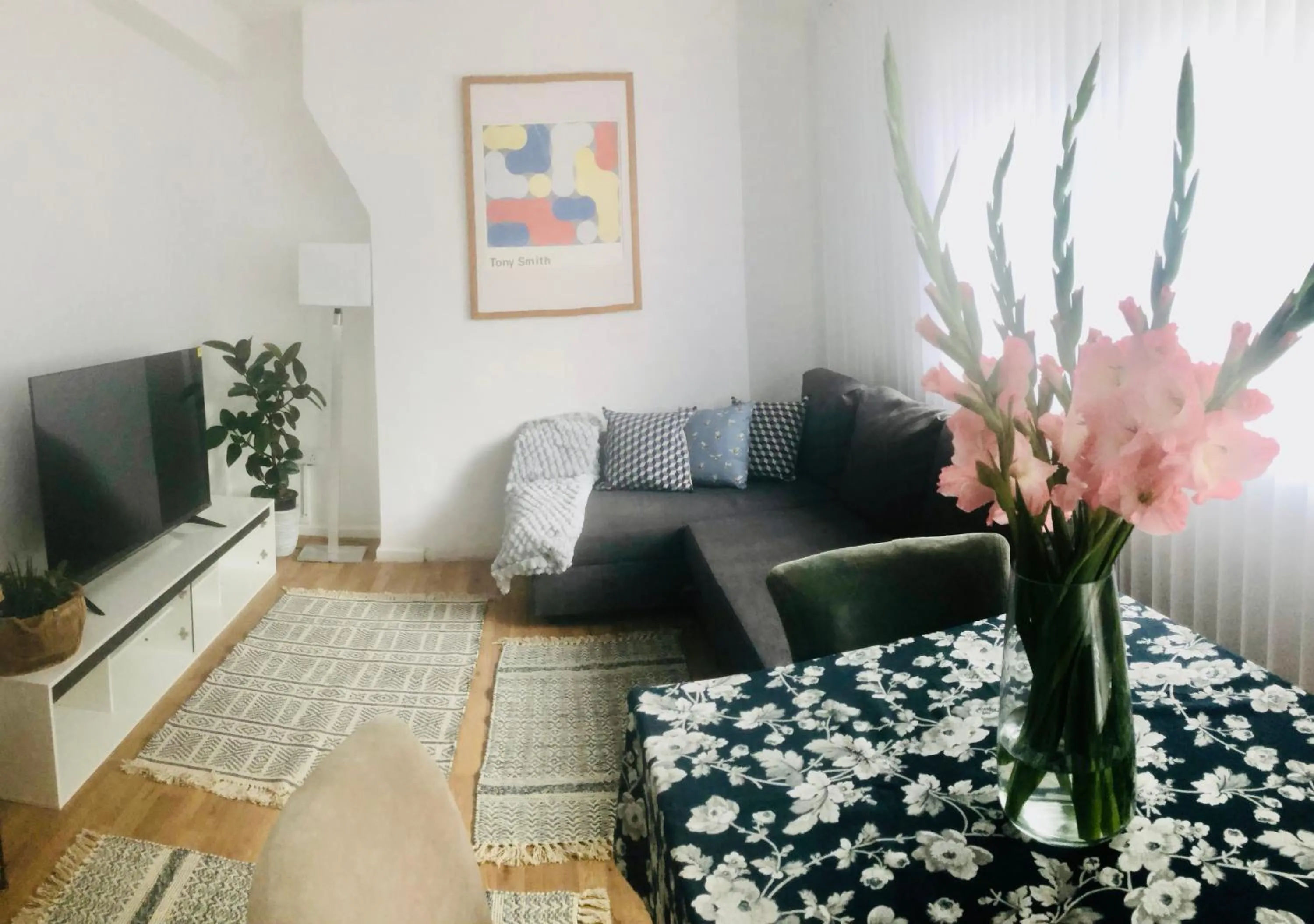 City location- 2 bedroom apartment