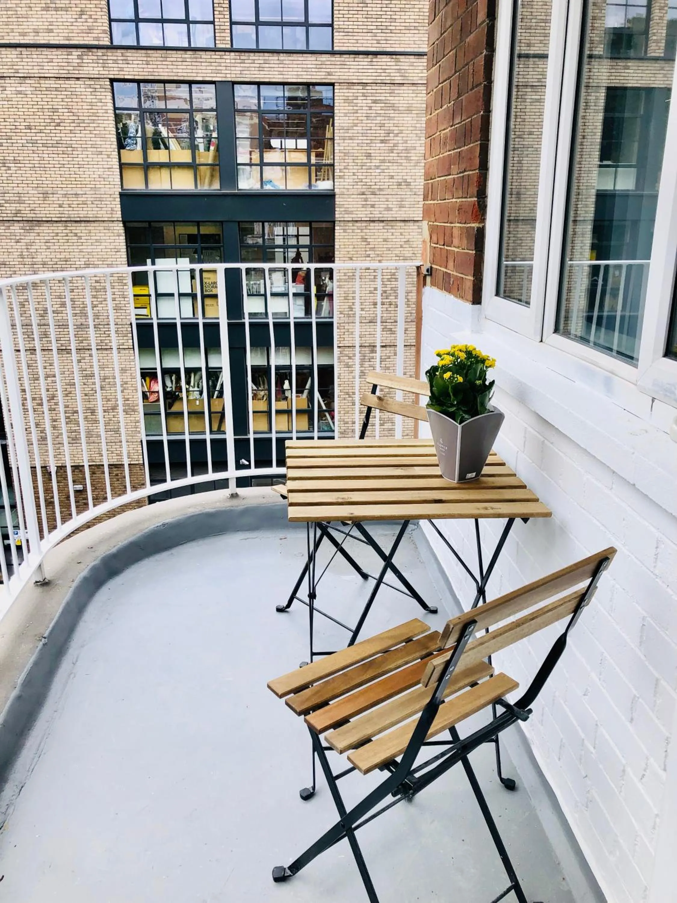 City location- 2 bedroom apartment
