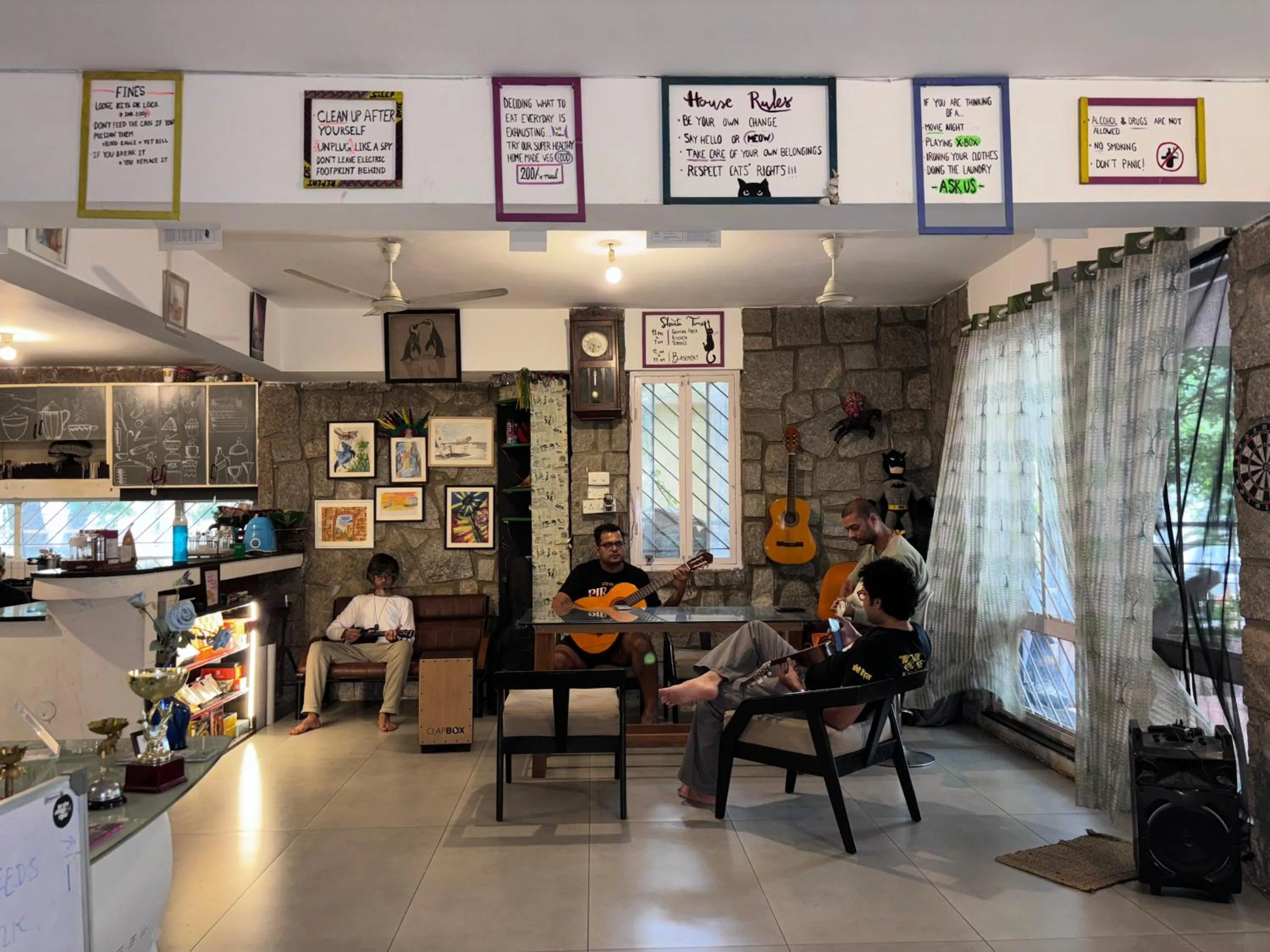 Living room in BYOC Hostels - Indiranagar