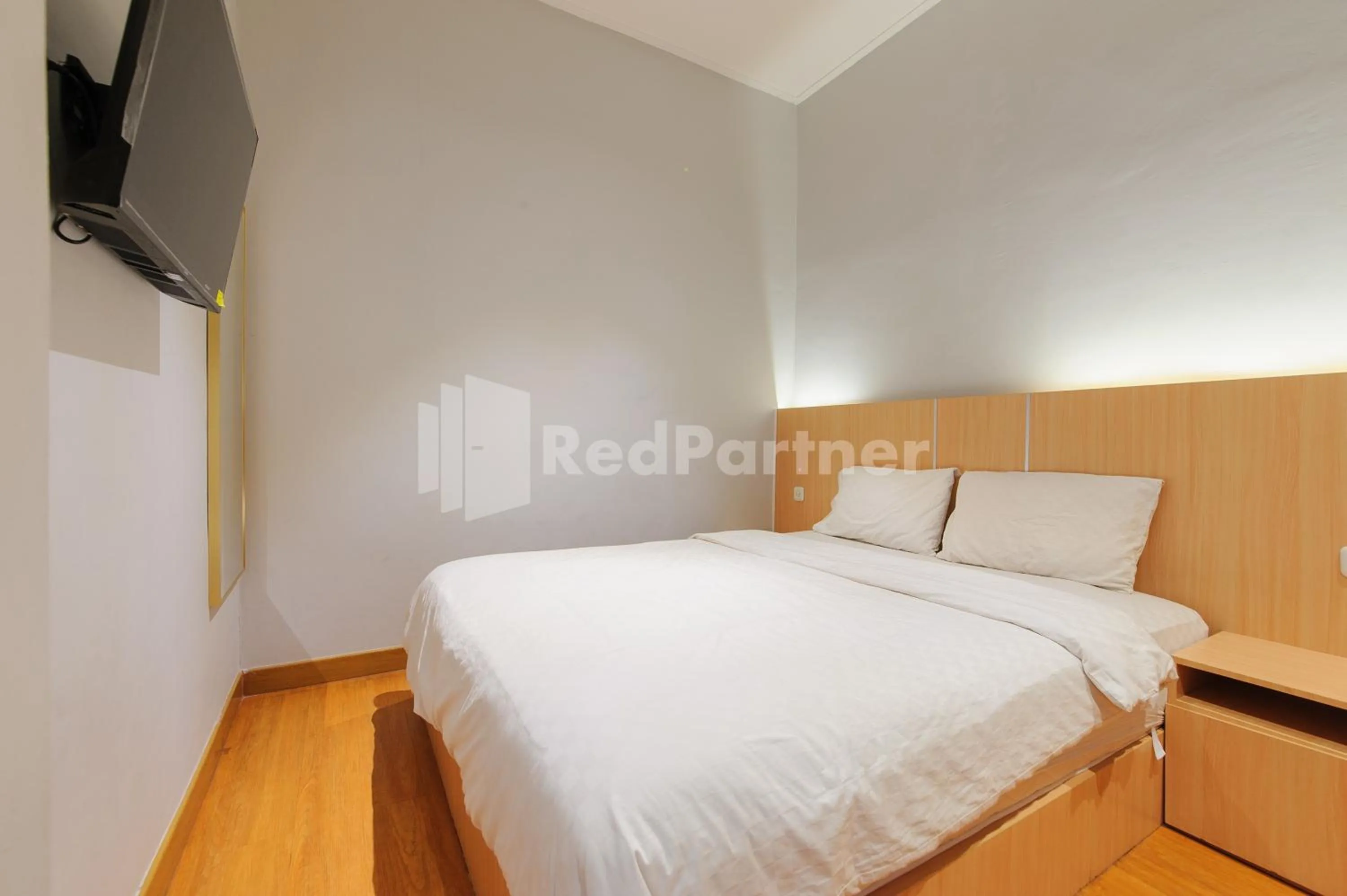 Bedroom, Bed in Ketje Luxury Capsule Mitra RedDoorz