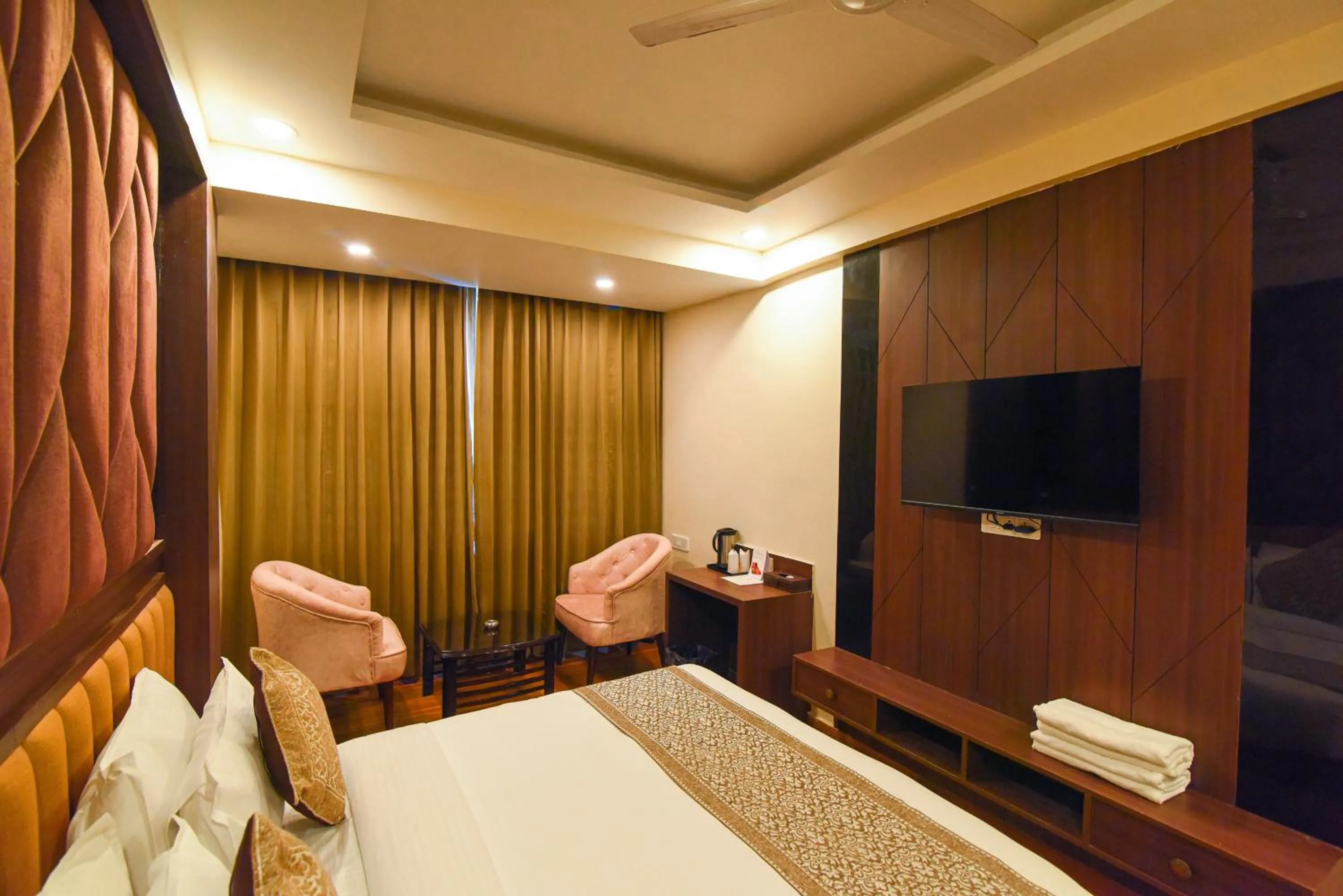 TV and multimedia, Bed in Hotel Swagat Suites