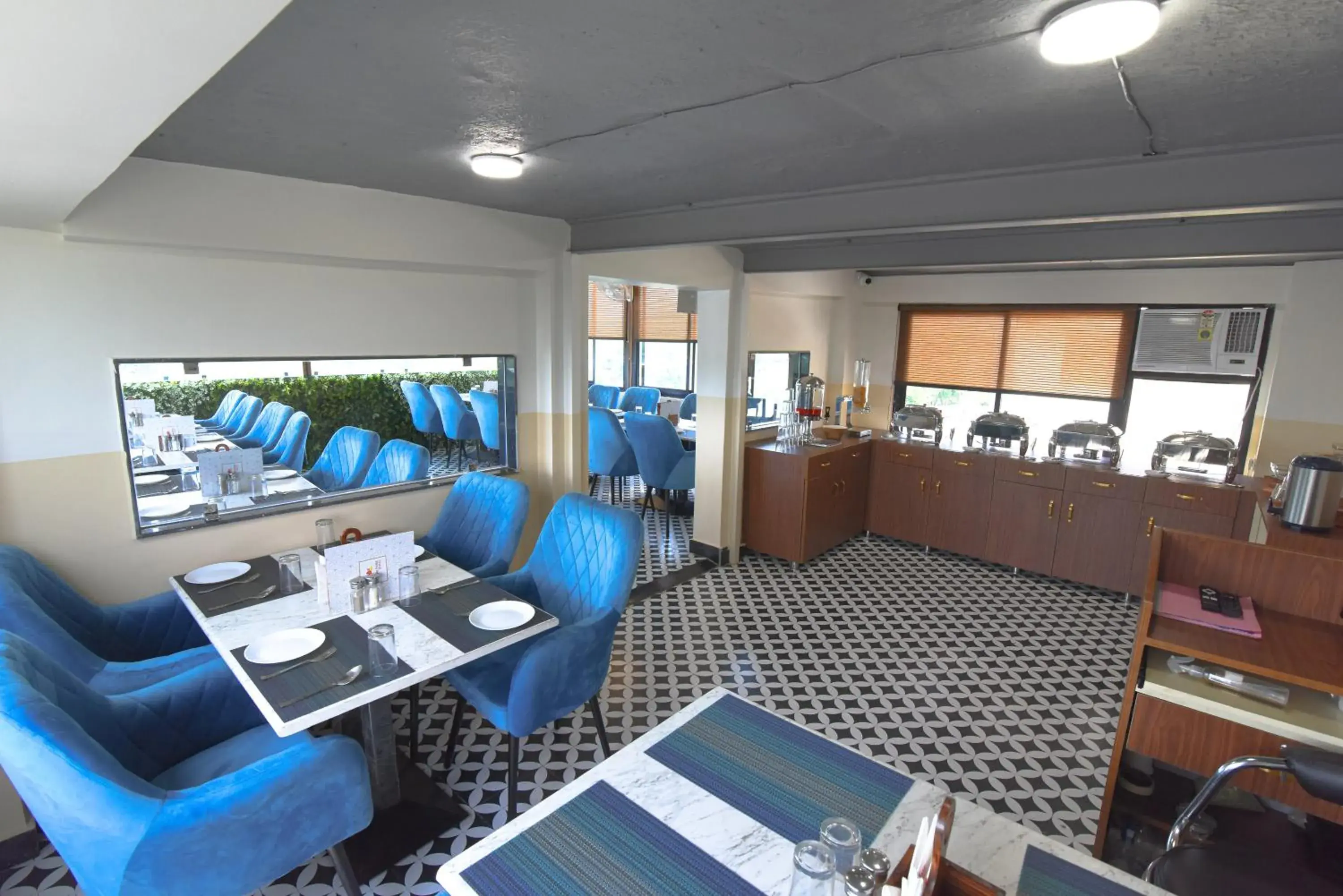 Restaurant/places to eat in Hotel Swagat Suites Restaurant/places to eat in Hotel Swagat Suites