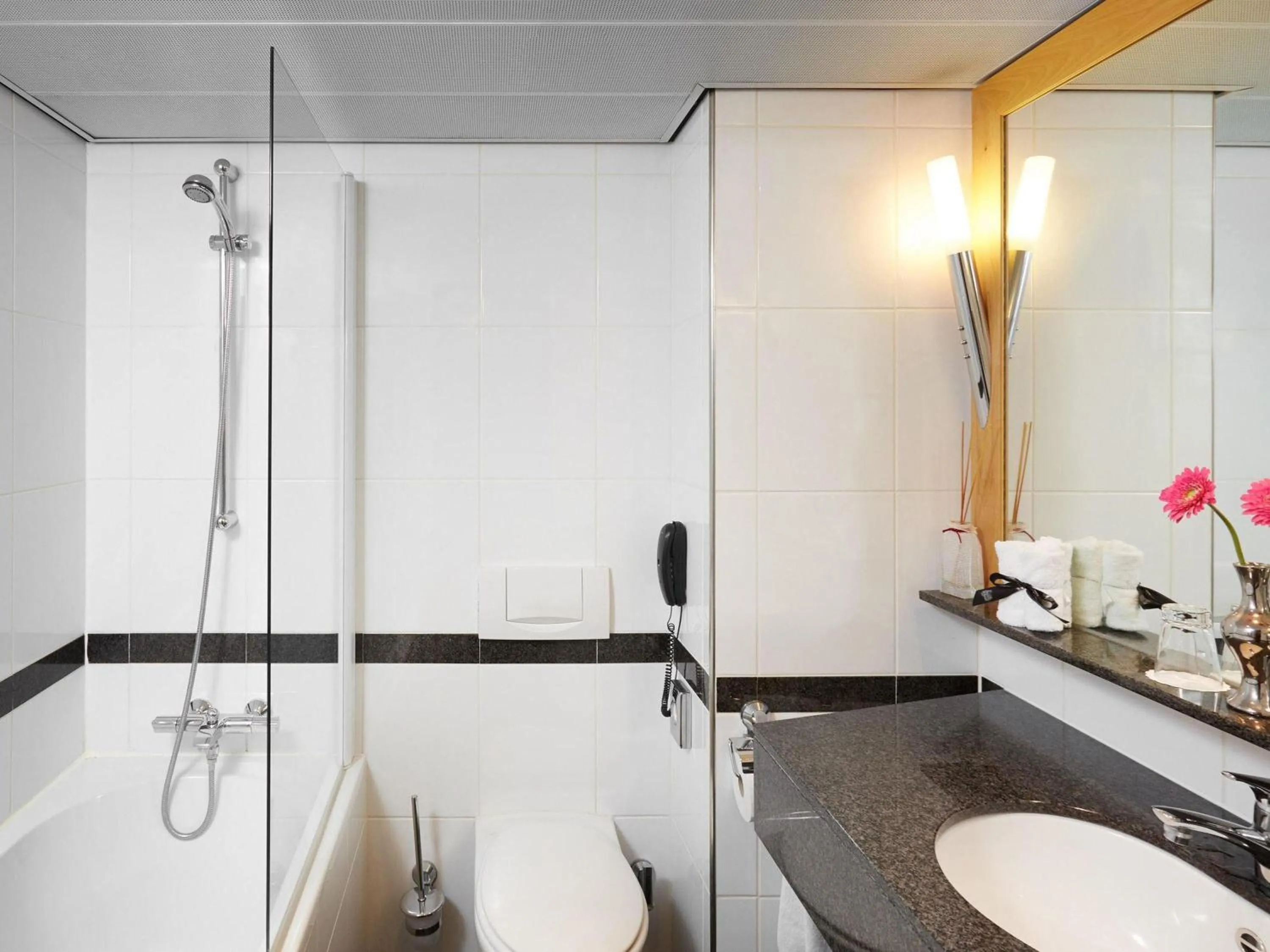 Bedroom in Swissôtel Amsterdam