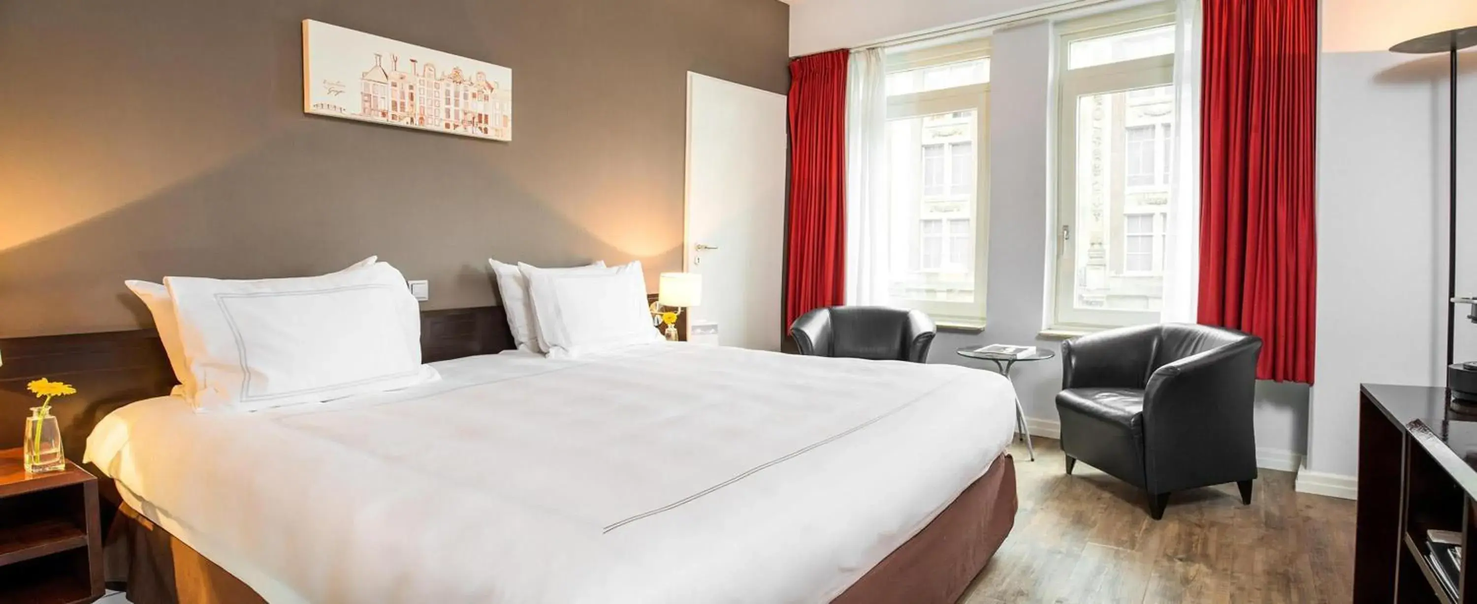 Bedroom, Bed in Swissôtel Amsterdam Bedroom, Bed in Swissôtel Amsterdam