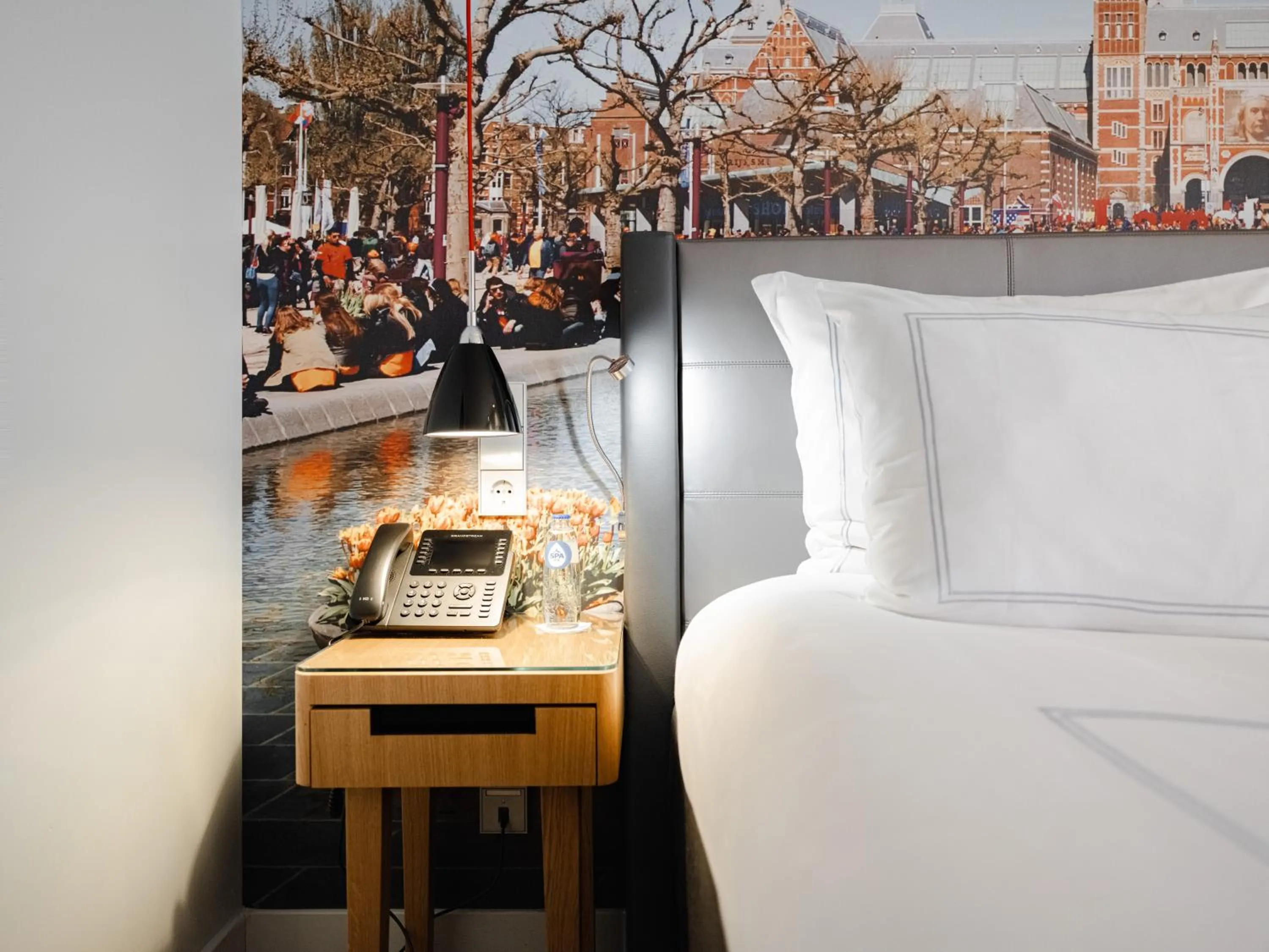Bed in Swissôtel Amsterdam