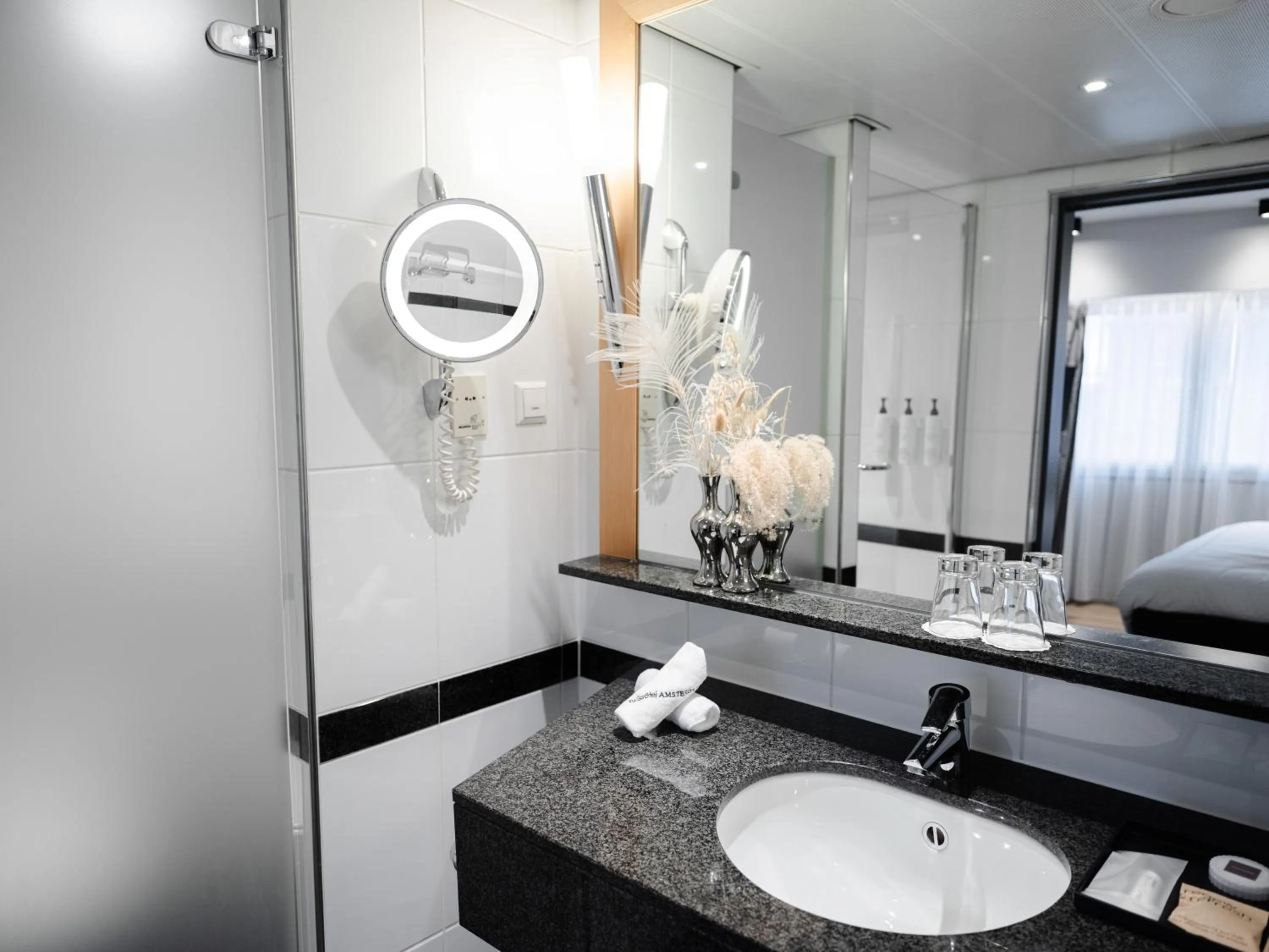 Bathroom in Swissôtel Amsterdam