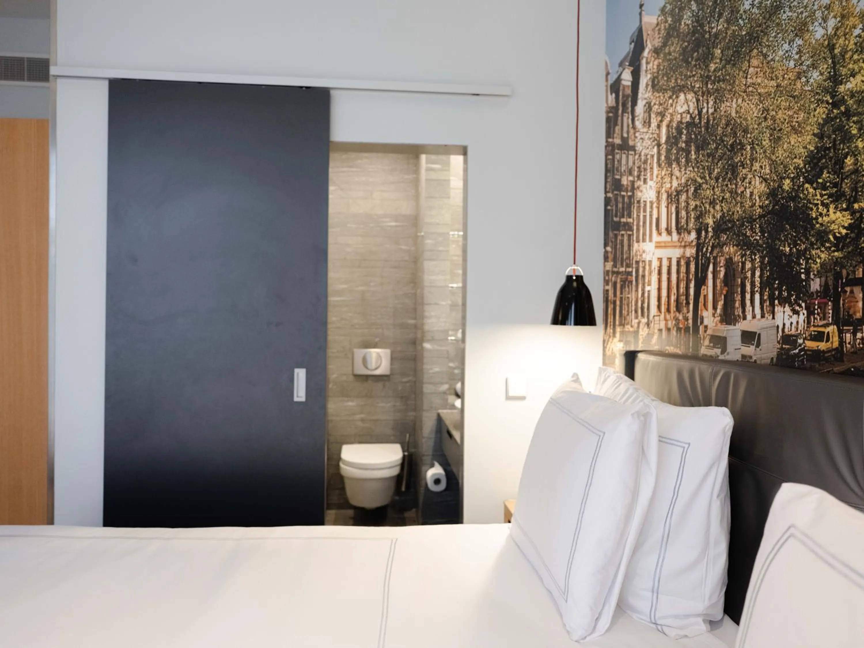 Bed in Swissôtel Amsterdam