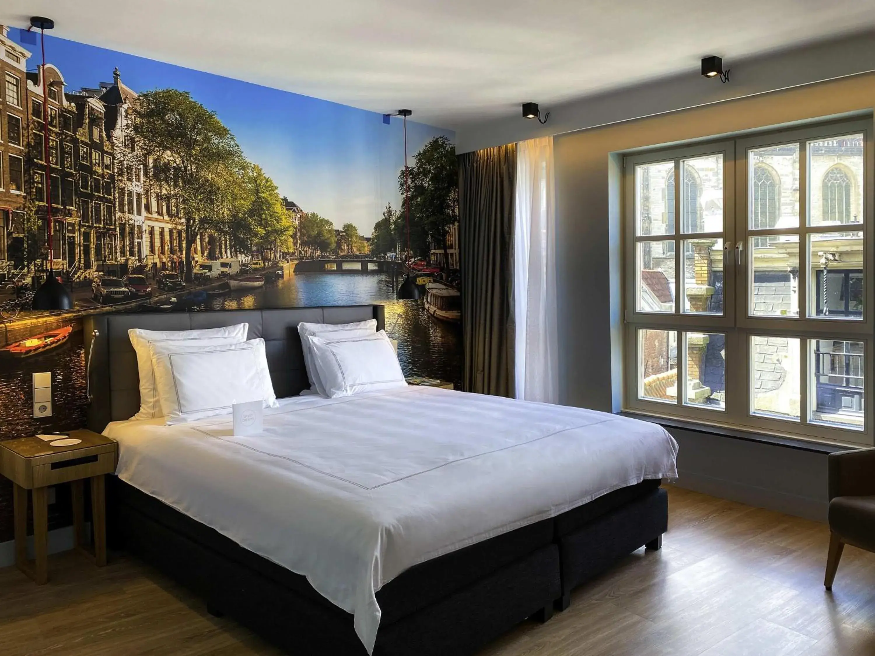 Property building, Bed in Swissôtel Amsterdam Property building, Bed in Swissôtel Amsterdam
