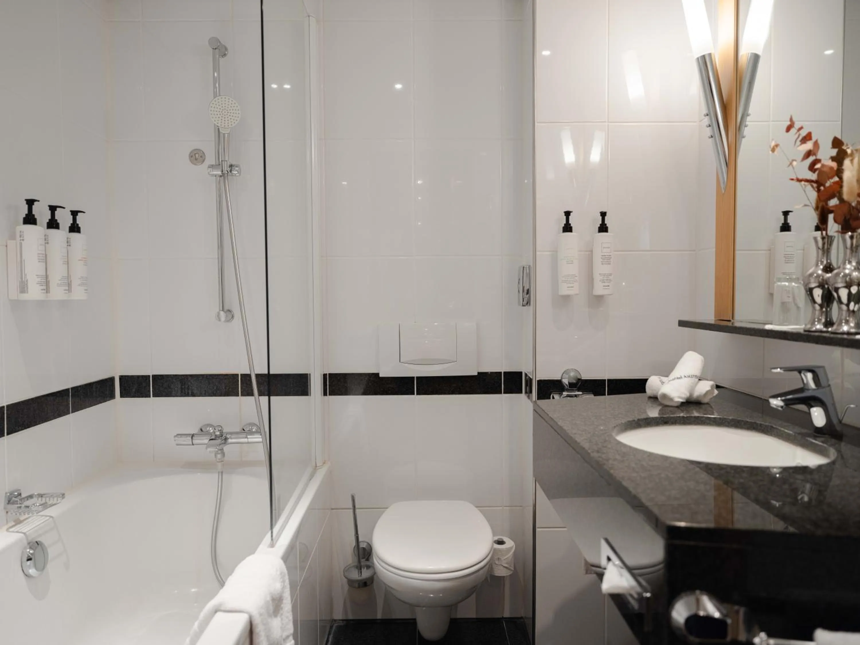 Bathroom in Swissôtel Amsterdam