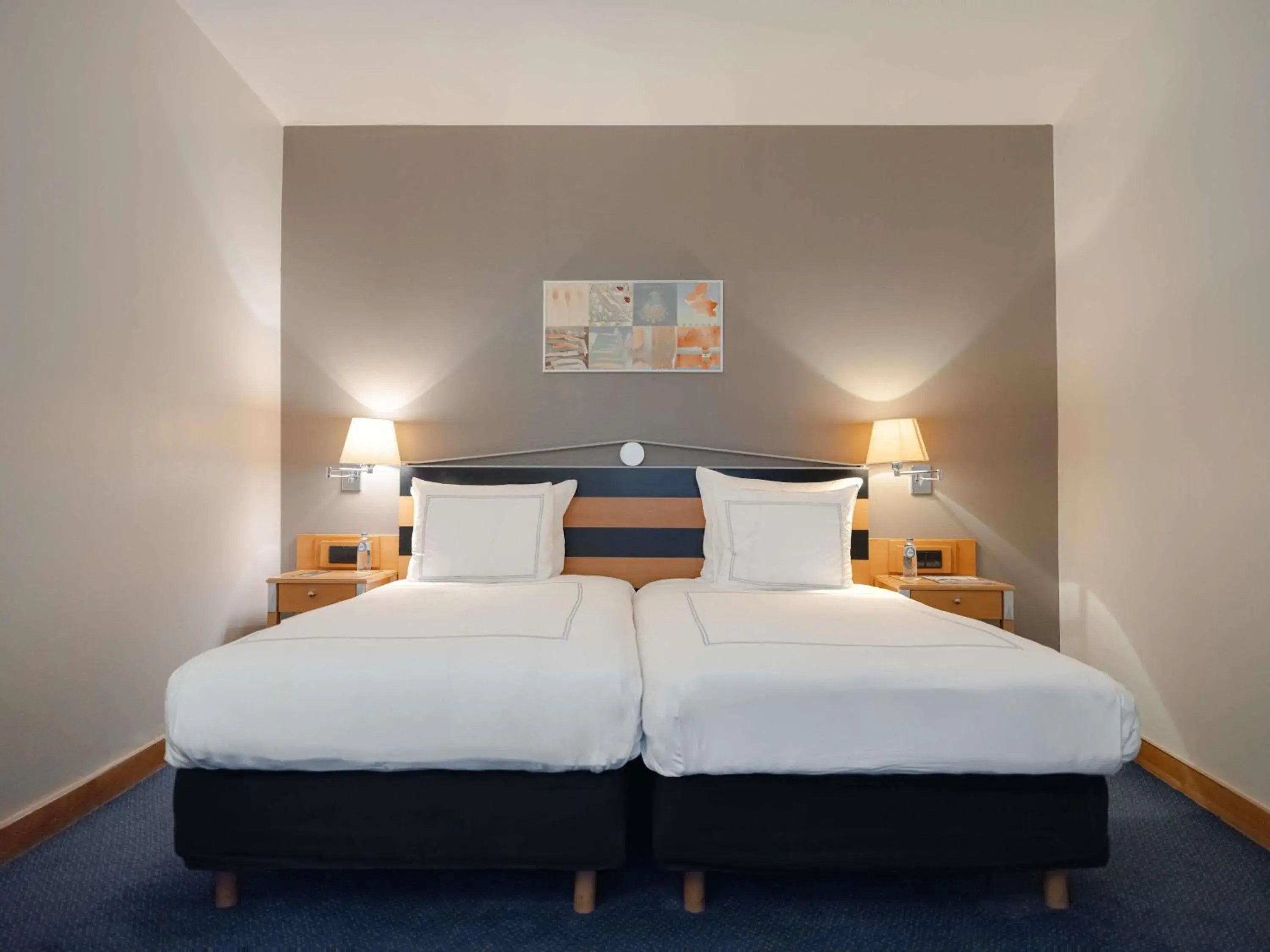 Bedroom, Bed in Swissôtel Amsterdam Bedroom, Bed in Swissôtel Amsterdam