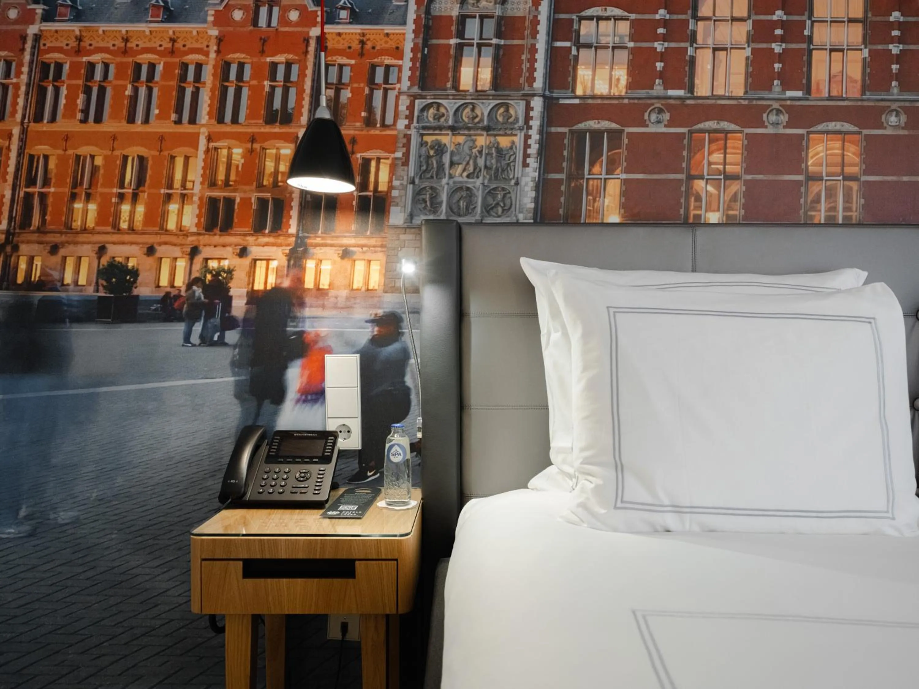 Bed in Swissôtel Amsterdam