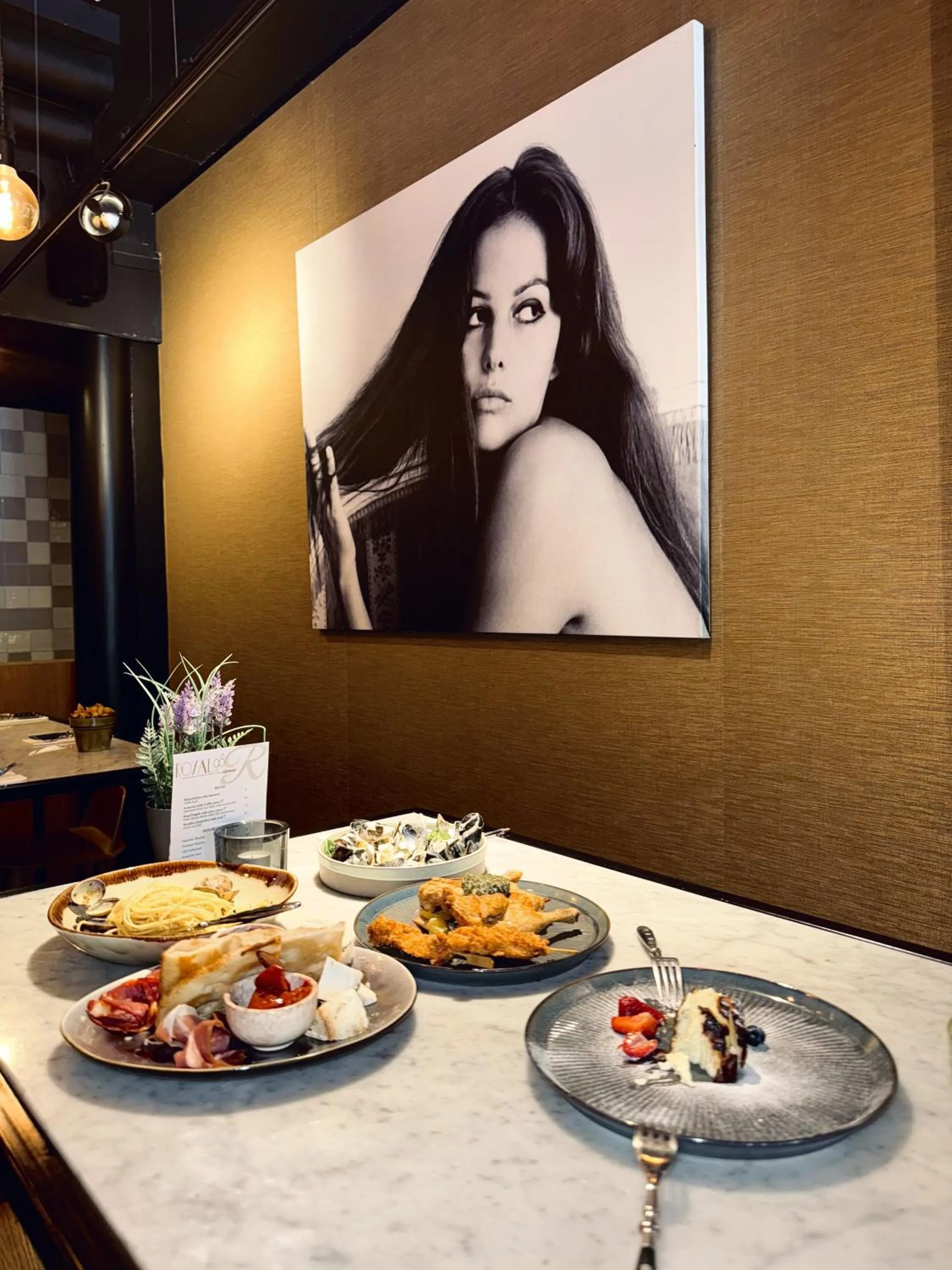 Lounge or bar in Swissôtel Amsterdam